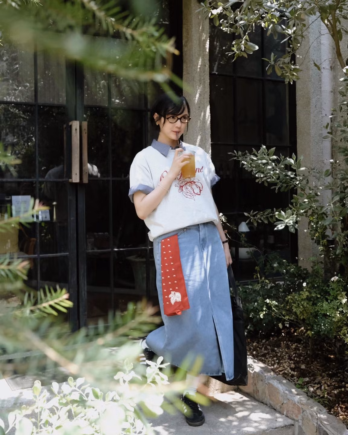 Cô nàng ưa chuộng các thiết kế oversized, kết hợp cùng quần jeans, váy dáng rộng hoặc quần cargo bụi bặm. Ảnh: FB Hải Tú