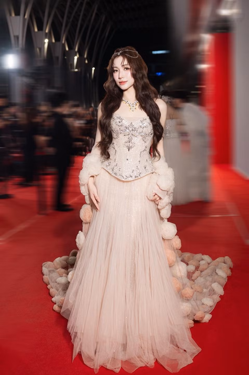 Ca sĩ Hoà Minzy xinh đẹp như nữ thần trong một sự kiện gần đây. Ảnh: FB Hòa Minzy