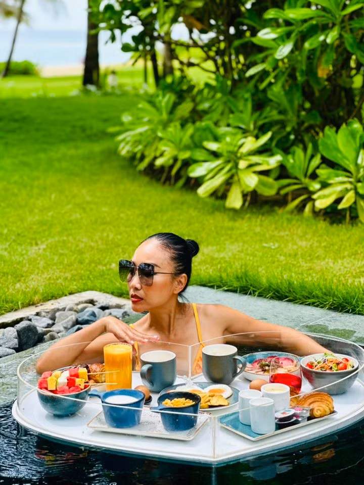 Không chỉ vậy, vóc dáng săn chắc, vòng eo thon gọn cùng thần thái rạng rỡ ở tuổi U50 của nữ ca sĩ cũng khiến nhiều người phải trầm trồ. Ảnh: FB Doan Trang