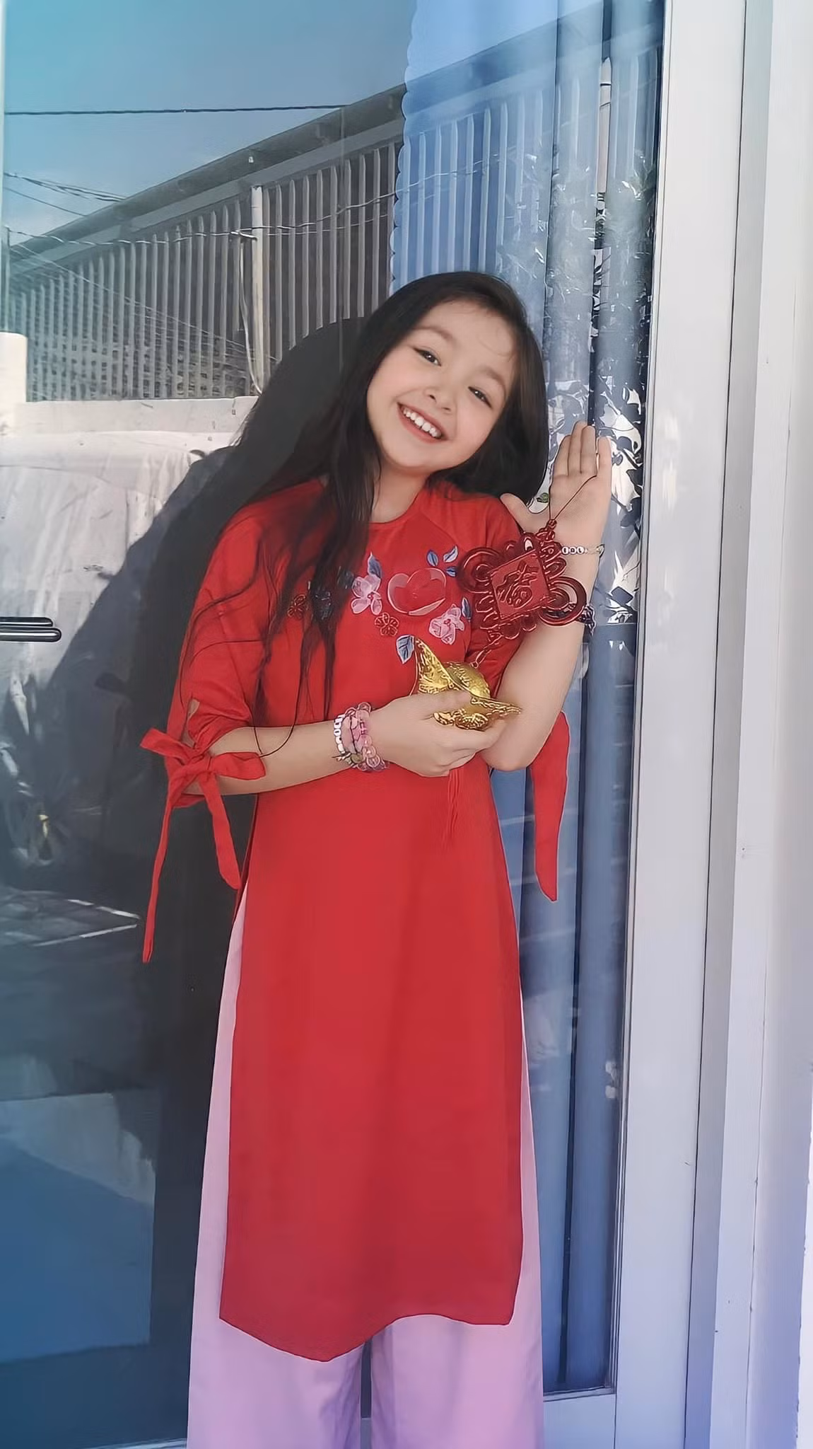 Không chỉ xinh đẹp, Cadie còn sở hữu chiều cao vượt trội và vóc dáng thanh thoát, được dự đoán có thể trở thành “hoa hậu tương lai” nếu theo đuổi nghệ thuật.