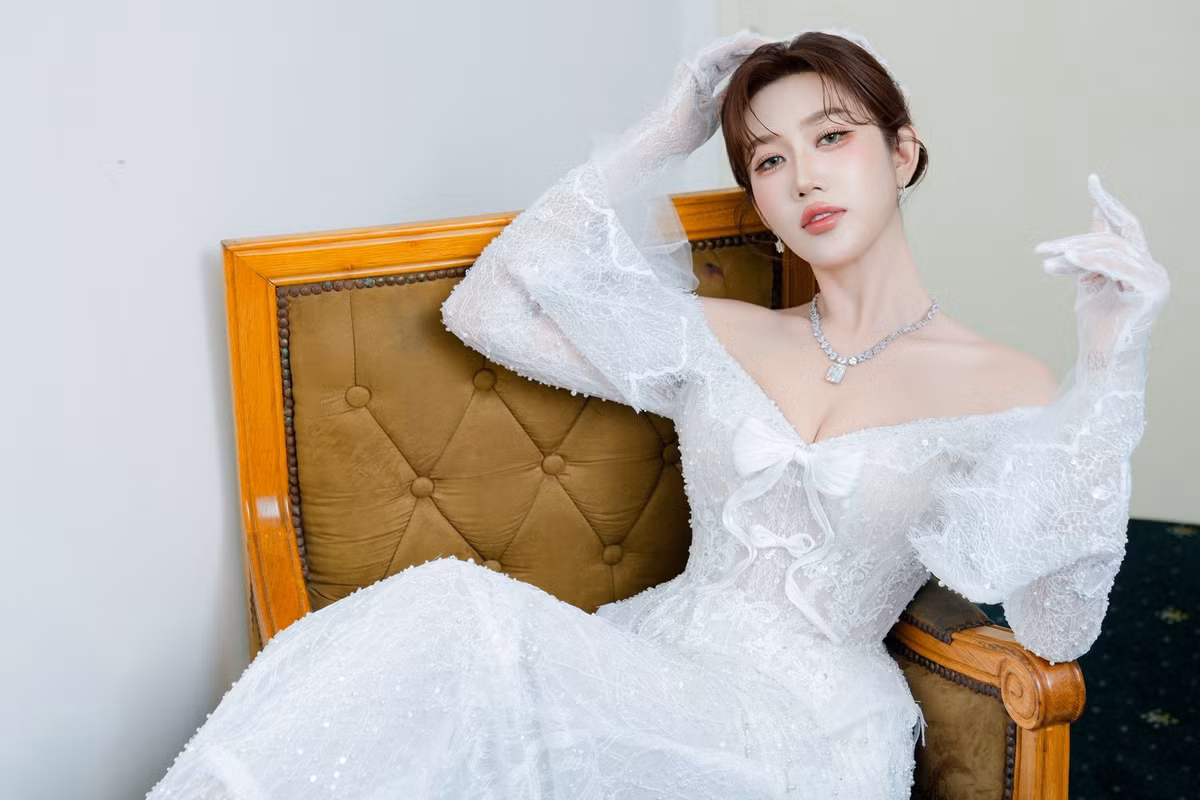 Không chỉ sở hữu visual cuốn hút, điểm khiến Thuý Ngân nổi bật trên sàn diễn là nụ cười rạng rỡ và thần thái tự tin.