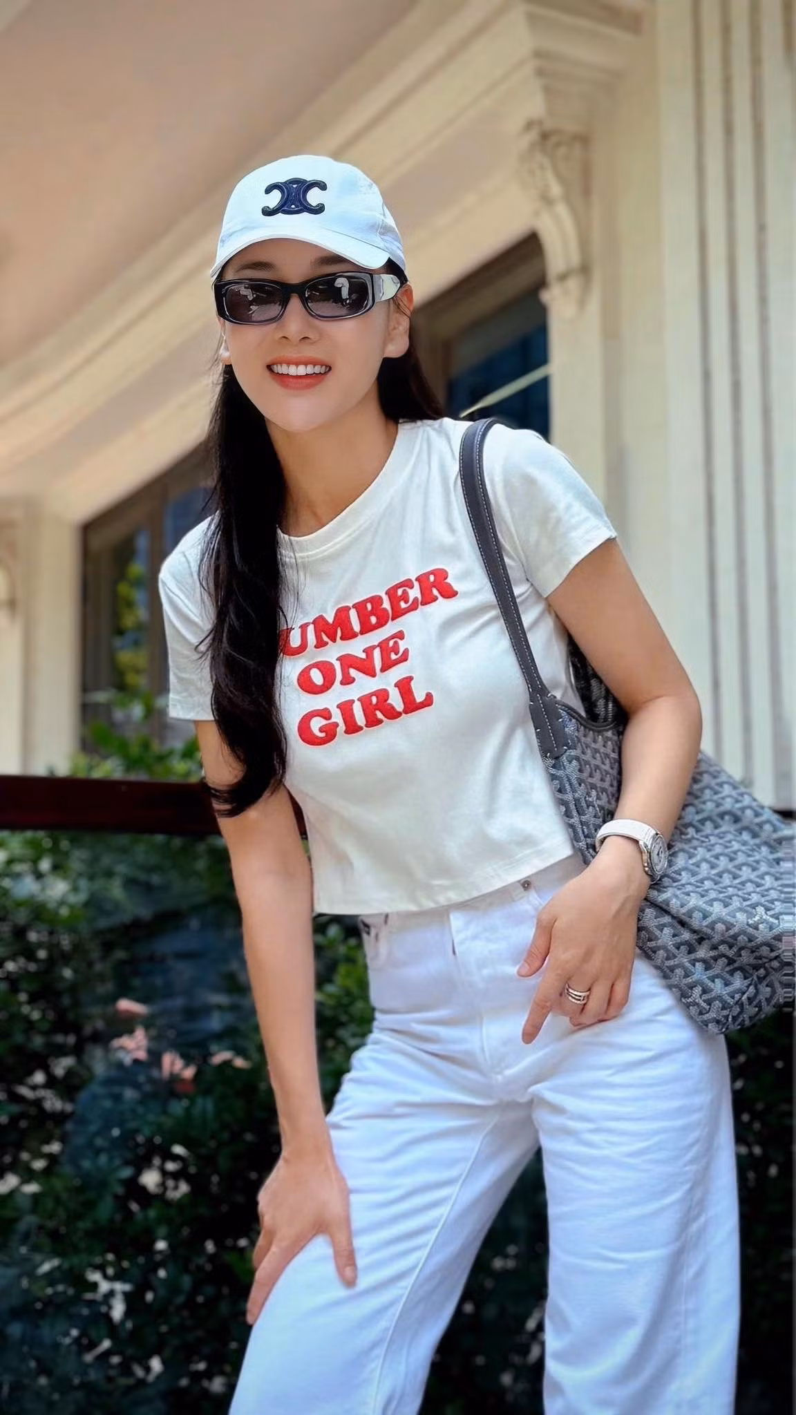 Phương Oanh lên đồ khoẻ khoắn. Ảnh: FB Đỗ Phương Oanh