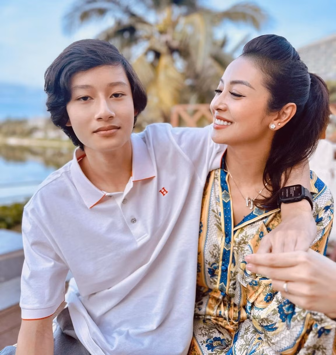 Dù đã có gia đình mới, Jennifer Phạm luôn dành sự quan tâm lớn cho con trai cả.