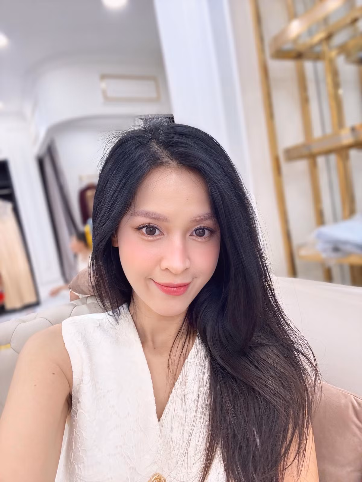 Ở tuổi U40, diễn viên Tú Vi vẫn khiến nhiều người ngưỡng mộ với gương mặt tươi trẻ và làn da căng bóng. Ảnh: FB Lê Tú Vi