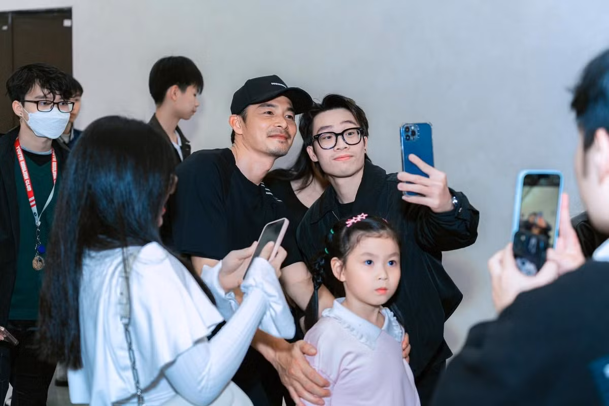 Quách Ngọc Ngoan tranh thủ gặp con gái khi đi cinetour. Ảnh: FB Quách Ngọc Ngoan