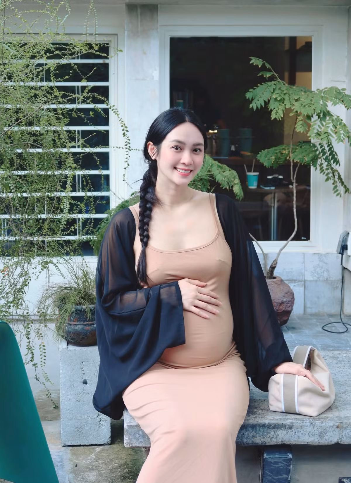 Sau thời gian dài giữ kín chuyện riêng tư, Vũ Thúy Quỳnh hiện đã thoải mái hơn khi chia sẻ hành trình mang thai con đầu lòng. Ảnh: FB Vũ Thuý Quỳnh