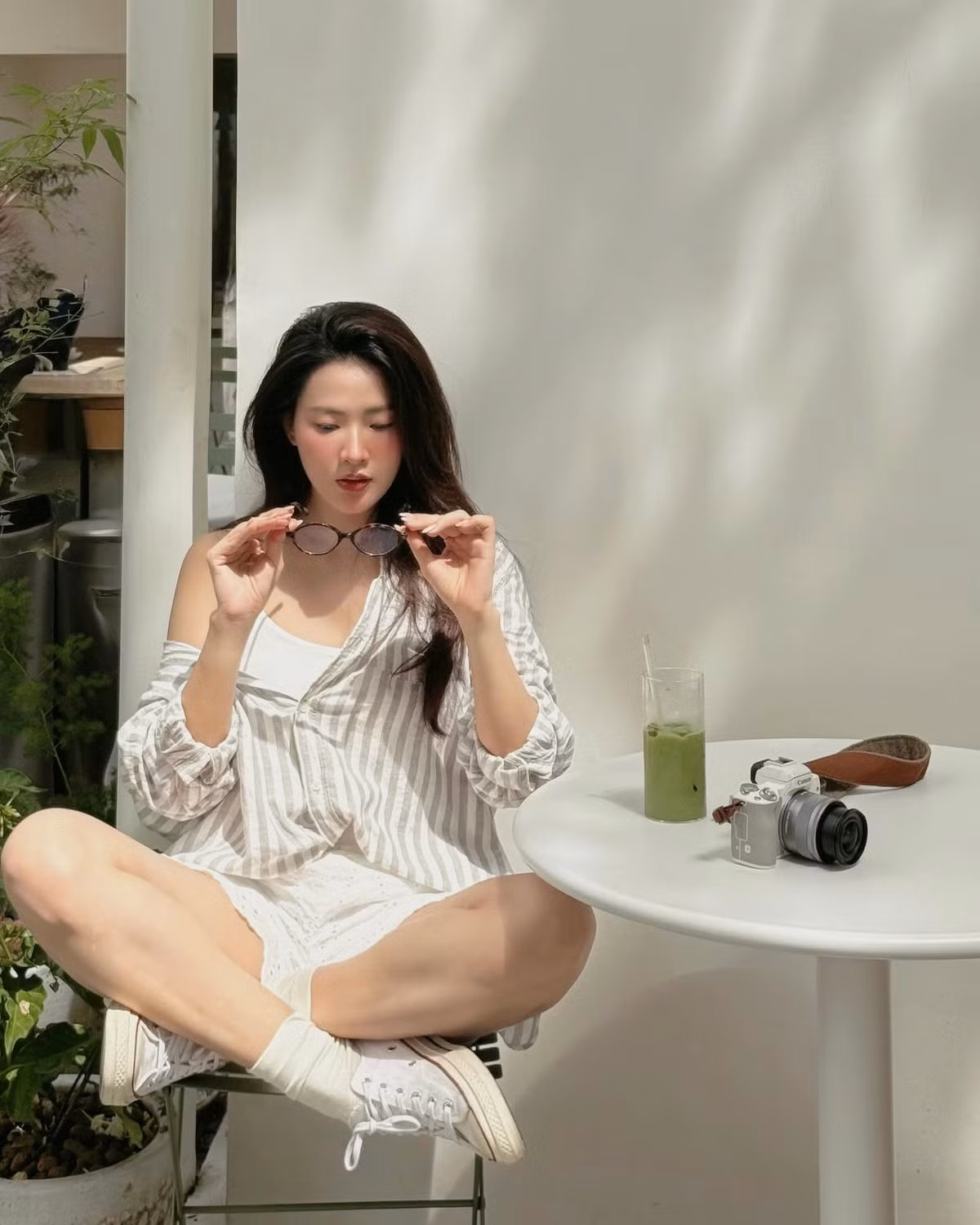 Phong cách này đã góp phần xây dựng hình ảnh “nàng thơ” ngọt ngào, giúp cô nổi bật giữa dàn mỹ nhân Vbiz.