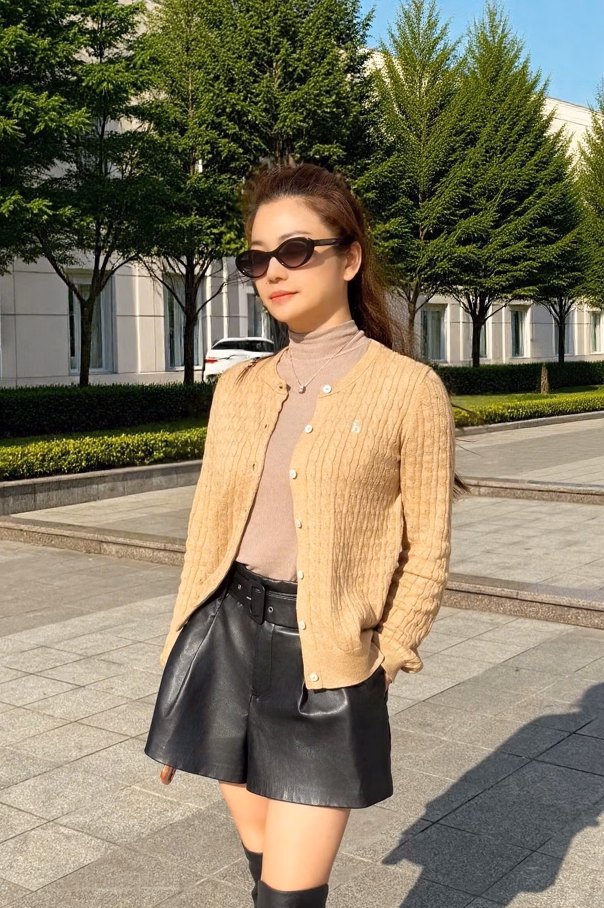 Xuất thân là diễn viên múa, Kiều Anh sở hữu lợi thế hình thể mảnh mai, uyển chuyển, giúp chị luôn toát lên vẻ duyên dáng mỗi khi diện áo dài hay trang phục truyền thống.