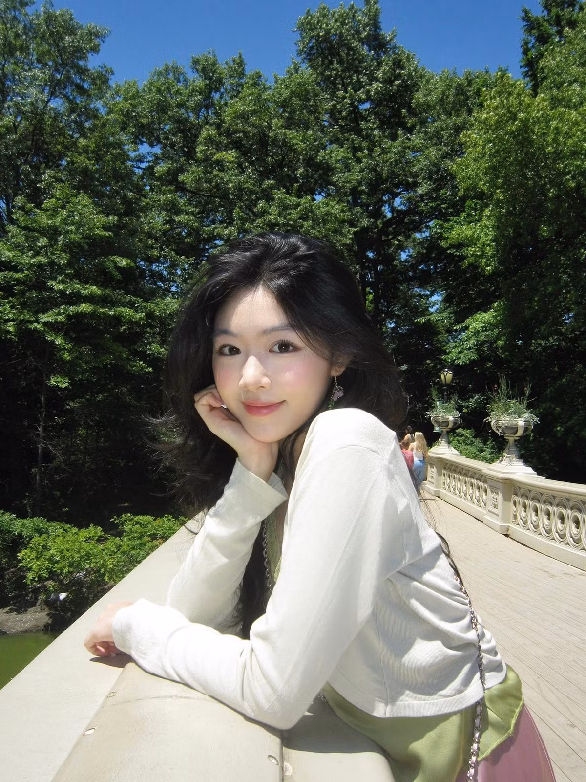 Mỗi khi xuất hiện trong những bộ ảnh mới, con gái Quyền Linh thường nhận được nhiều lời khen về nhan sắc. Không ít người hâm mộ còn để lại bình luận “xin vía” bởi cô vừa xinh đẹp, giỏi giang. Ảnh: FB Mai Thảo Linh