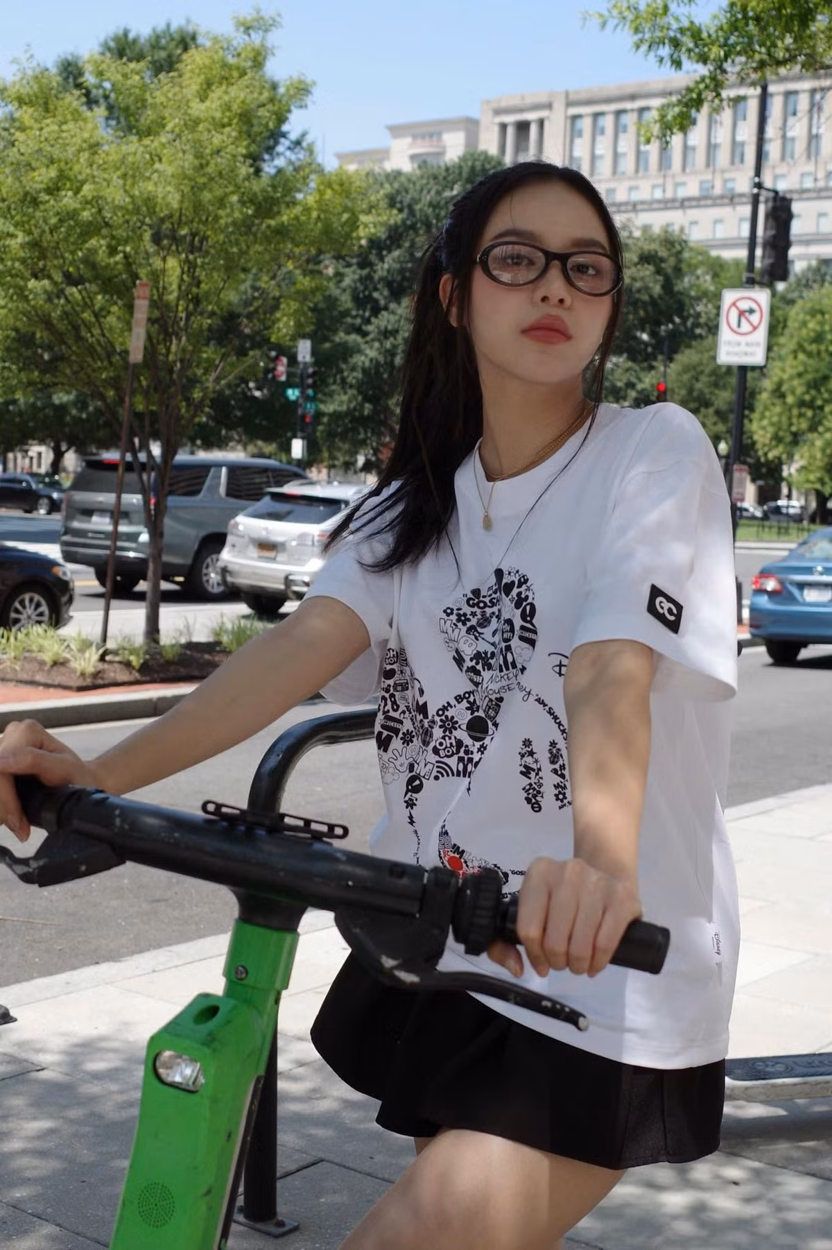 Hoa hậu Thanh Thủy diện đồ phong cách teen girl dạo chơi ở Mỹ. Ảnh: FB Huỳnh Thị Thanh Thủy