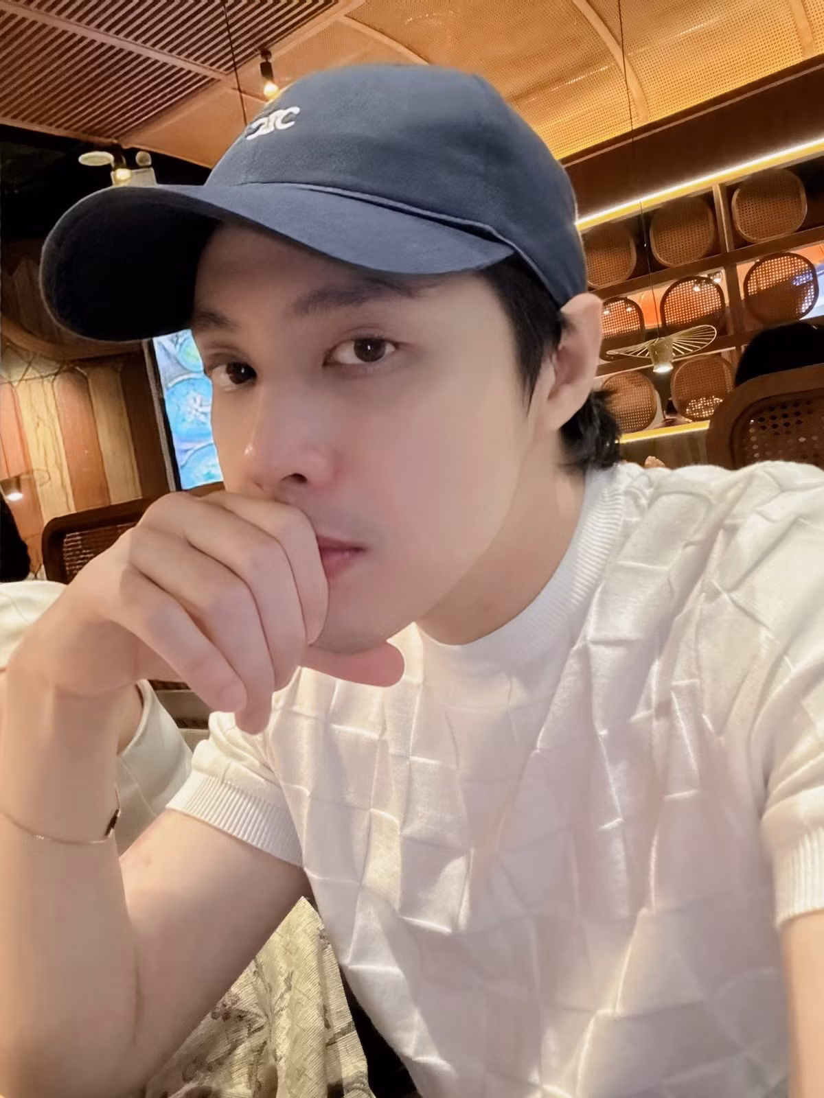 So với thời điểm mới vào nghề, Noo Phước Thịnh được nhận xét ngày càng điển trai, phong độ và chững chạc.