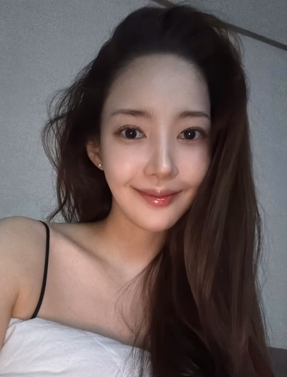 Những lời khen có cánh cho thấy sức hút mãnh liệt của Park Min Young trong lòng công chúng, không chỉ qua diễn xuất mà còn ở nhan sắc vượt thời gian.