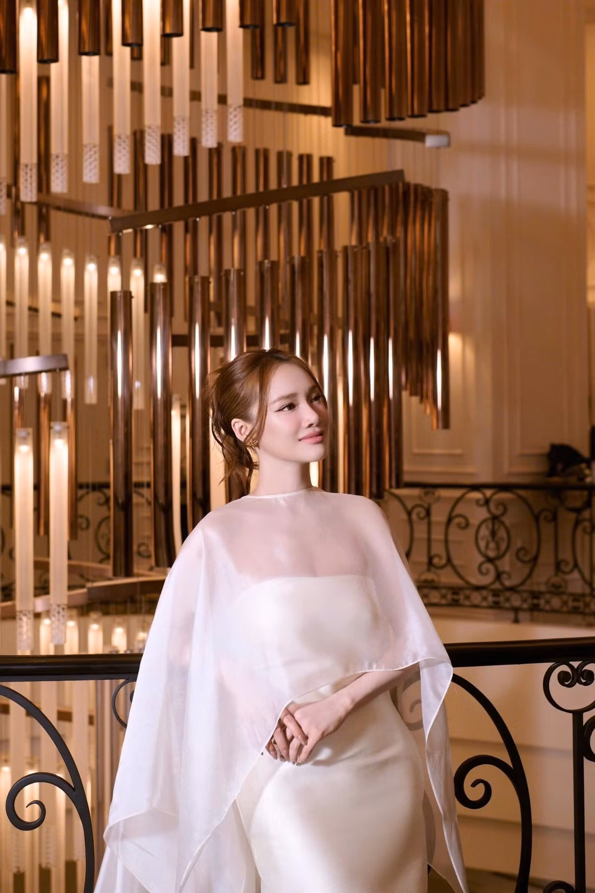 Đặc biệt, trong những hình ảnh mới nhất khi xuất hiện cùng ông xã Trường Giang tại một sự kiện, Nhã Phương gây chú ý với phong thái thanh lịch.