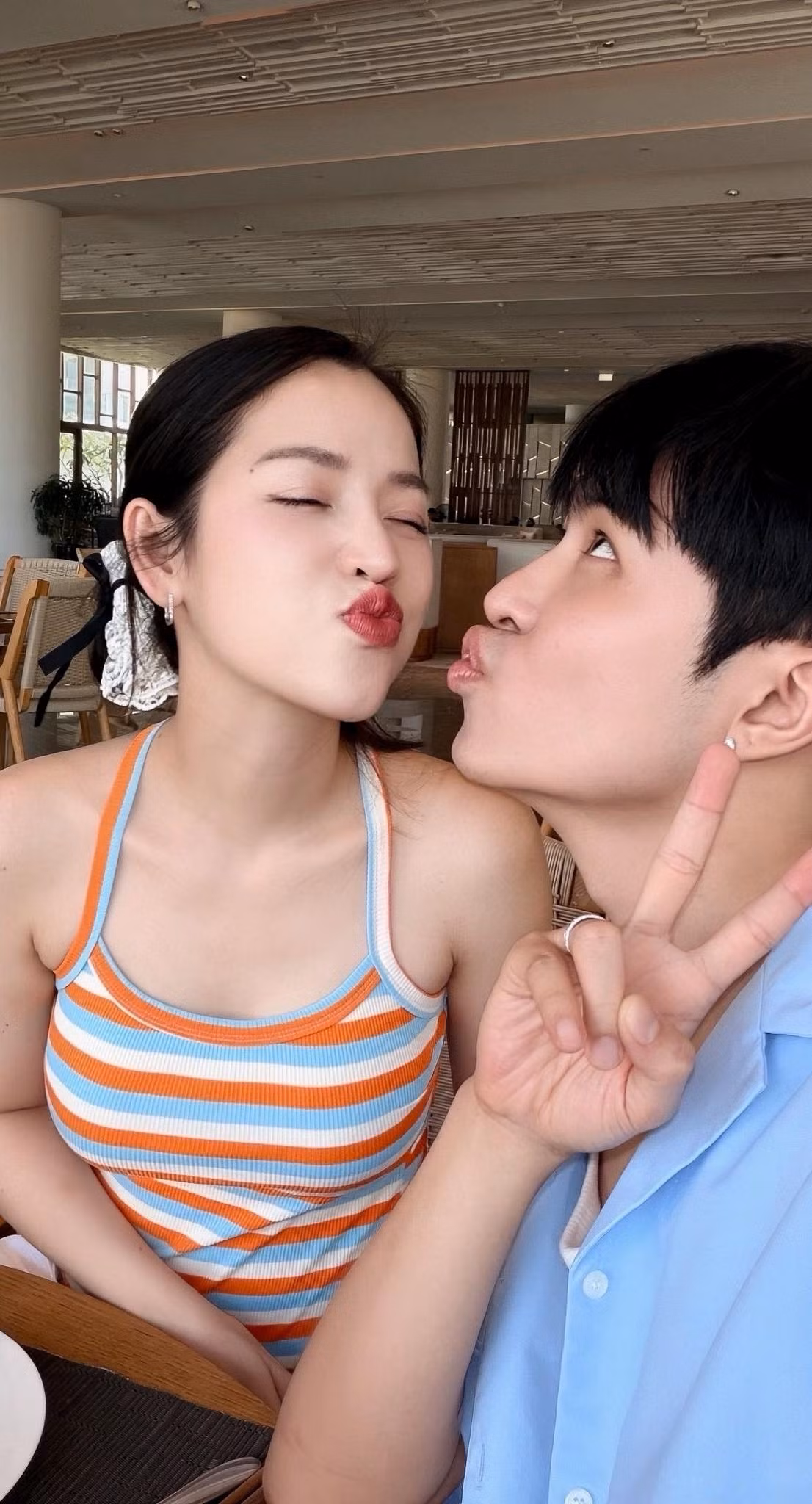 Trong hành trình làm mẹ bỉm sữa, Puka luôn có ông xã đồng hành. Gin Tuấn Kiệt được khen ngợi khi luôn hỗ trợ vợ chăm sóc em bé, từ những việc nhỏ nhất.