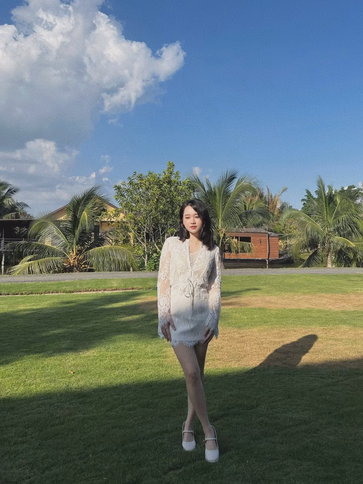 Trong những khoảnh khắc tự nhiên, gần như không có sự can thiệp của hiệu ứng chỉnh sửa, cô vẫn ghi điểm nhờ diện mạo tươi tắn và rạng rỡ. Ảnh: FB Trúc Anh