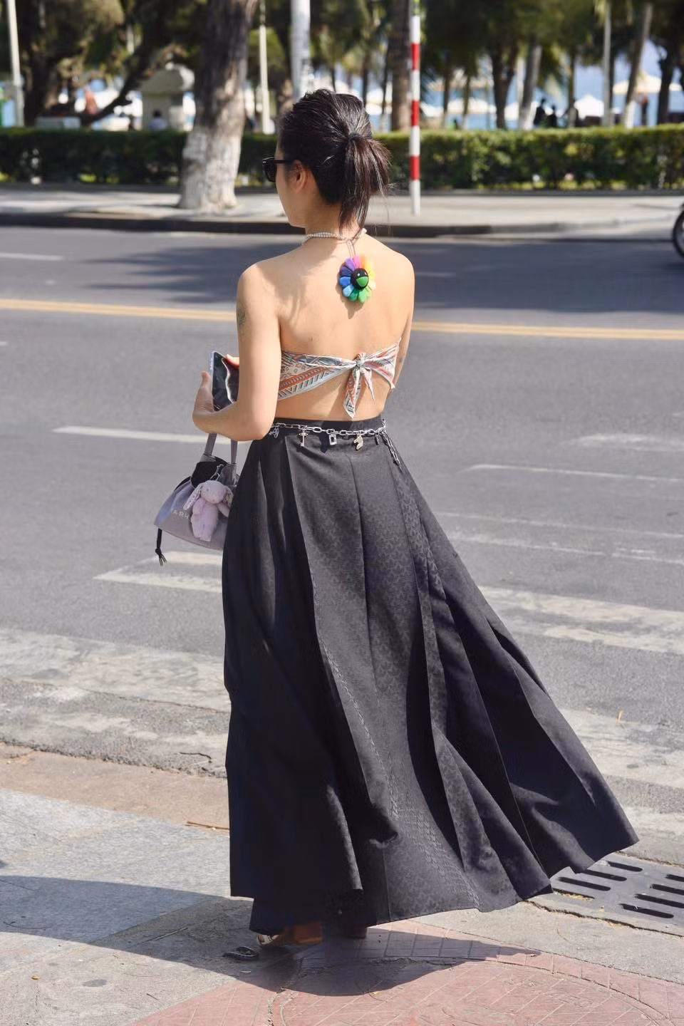 Tuy không chạy theo sự ồn ào của showbiz, Phương Linh vẫn duy trì tên tuổi bằng phong cách âm nhạc riêng biệt: lãng mạn, nhẹ nhàng, giàu cảm xúc. Những năm gần đây, cô ít xuất hiện trên các sân khấu lớn mà tập trung vào phòng trà, sự kiện riêng và vẫn giữ được lượng khán giả trung thành. Ảnh: FB Tran Phuong Linh