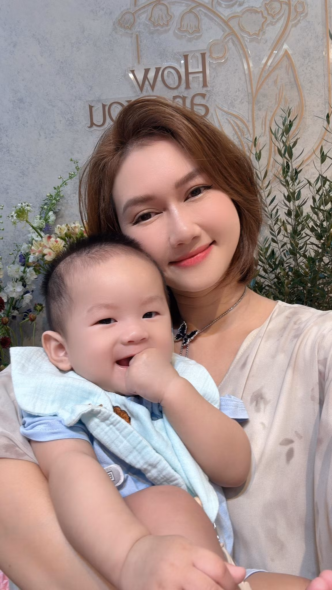 Sau khi lập gia đình và sinh con, Hương Giang ít xuất hiện hơn trên màn ảnh nhưng mỗi lần tái xuất đều để lại dấu ấn đậm nét.