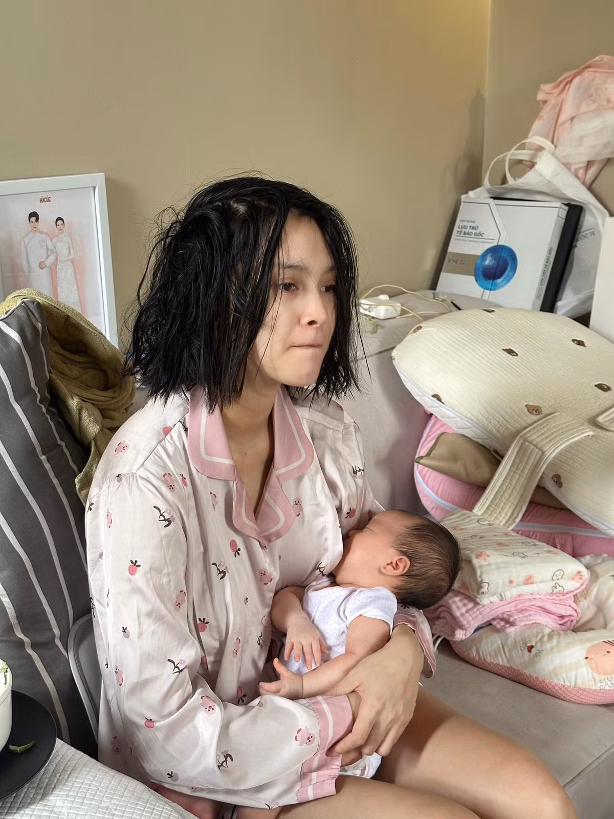 Tin tức sao Việt 15/9: Diễn viên Quỳnh Lương khoe ảnh "đầu bù tóc rối" khi ở cữ. Ảnh: FB Quỳnh Lương