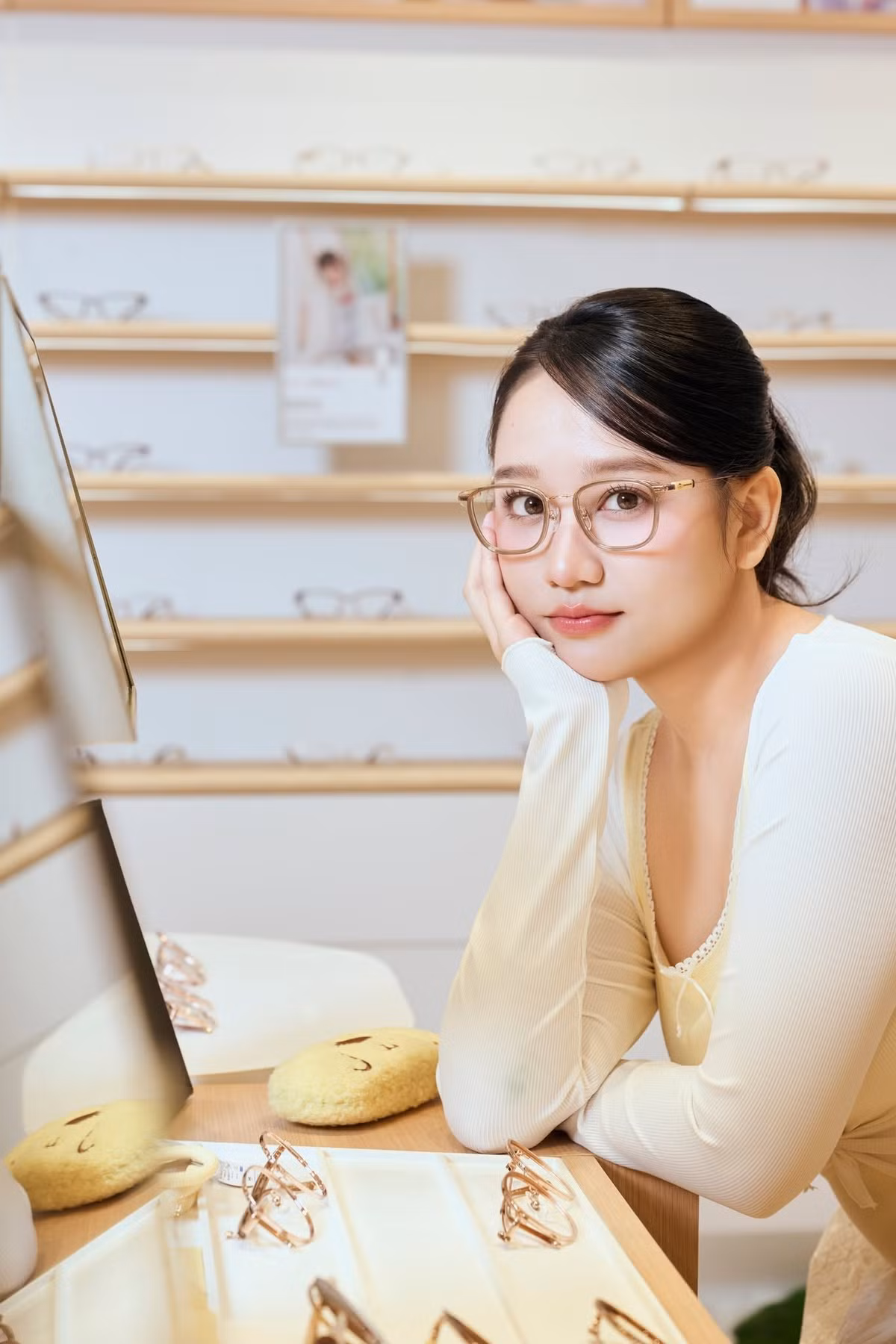 Diện mạo hiện tại cũng phần nào cho thấy những nỗ lực của Trúc Anh trong việc chăm sóc bản thân sau quãng thời gian nhiều thay đổi. Từ hình ảnh có phần đầy đặn trước đây, cô dần lấy lại vóc dáng cùng thần thái tự tin hơn. Ảnh: FB Trúc Anh