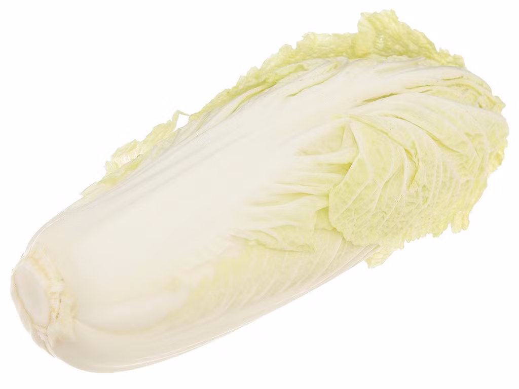 Cải thảo đứng thứ hai, đây là loại rau cung cấp vitamin C, vitamin K, folate và các chất dinh dưỡng khác, đồng thời có hàm lượng nước cao. Cải thảo rất dễ đưa vào bữa ăn hằng ngày bởi vị ngọt nhẹ và mềm. Có thể luộc, hấp, nấu canh, xào với thịt hoặc nấm; trong đó luộc hoặc hấp trong thời gian vừa đủ giúp rau giữ được độ giòn và hạn chế thất thoát dưỡng chất do nấu quá lâu. Ảnh: Bách hoá Xanh