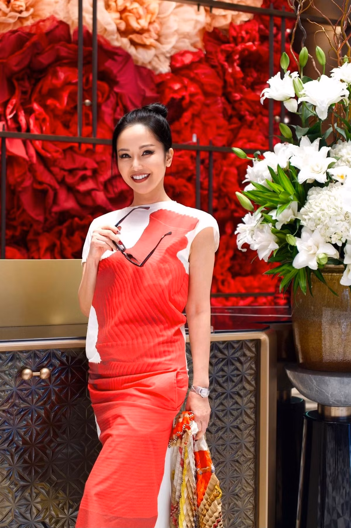 Phong cách thời trang của Hồng Nhung dạo gần đây cũng trở thành tâm điểm bàn tán.