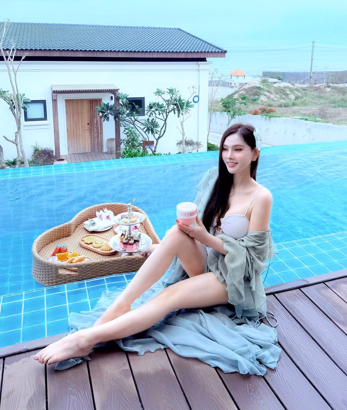 Sau hơn 20 năm hoạt động nghệ thuật, nữ ca sĩ ngày càng mặn mà, đằm thắm nhưng vẫn giữ được nét trẻ trung khó tin. Ảnh: FB Nguyễn Thu Thuỷ