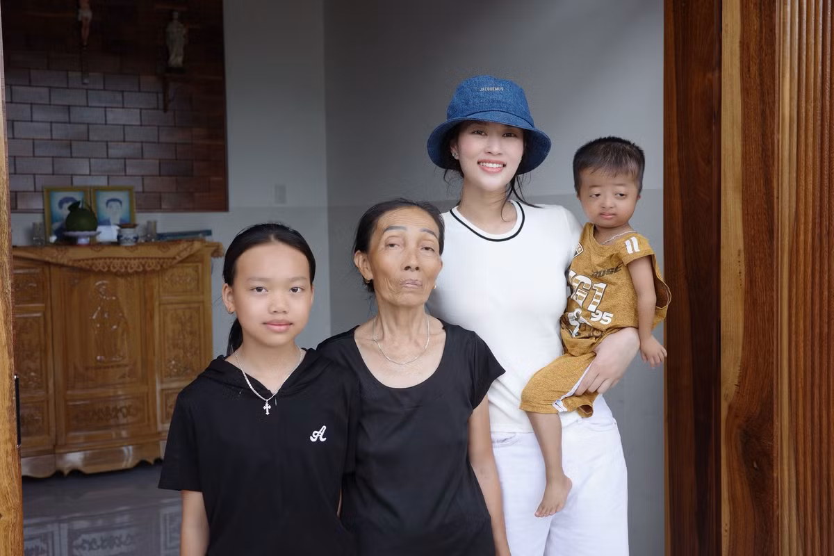 Hoa hậu Thiên Ân có một ngày thiện nguyện ý nghĩa. Ảnh: FB Đoàn Thiên Ân