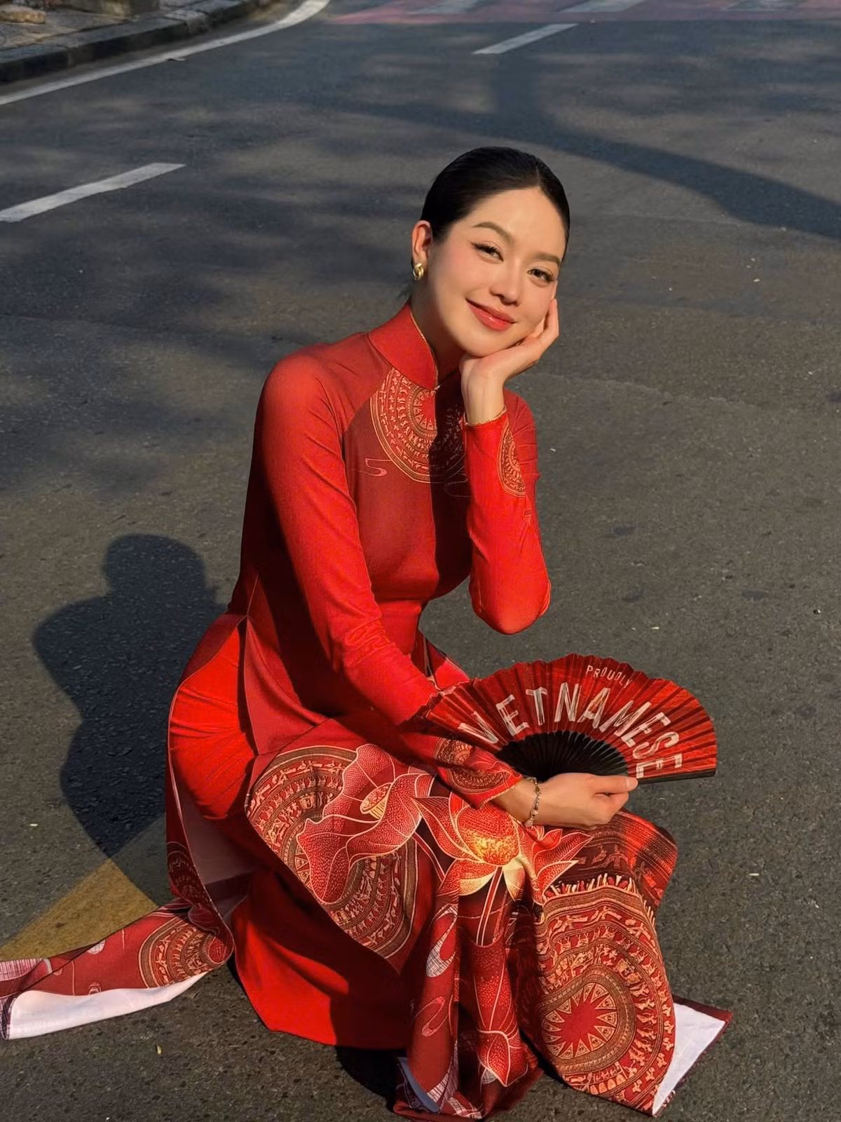Không chỉ ngày càng xinh đẹp, Thanh Thủy còn ghi điểm bởi phong thái tự tin, ứng xử khéo léo và trái tim nhân ái.