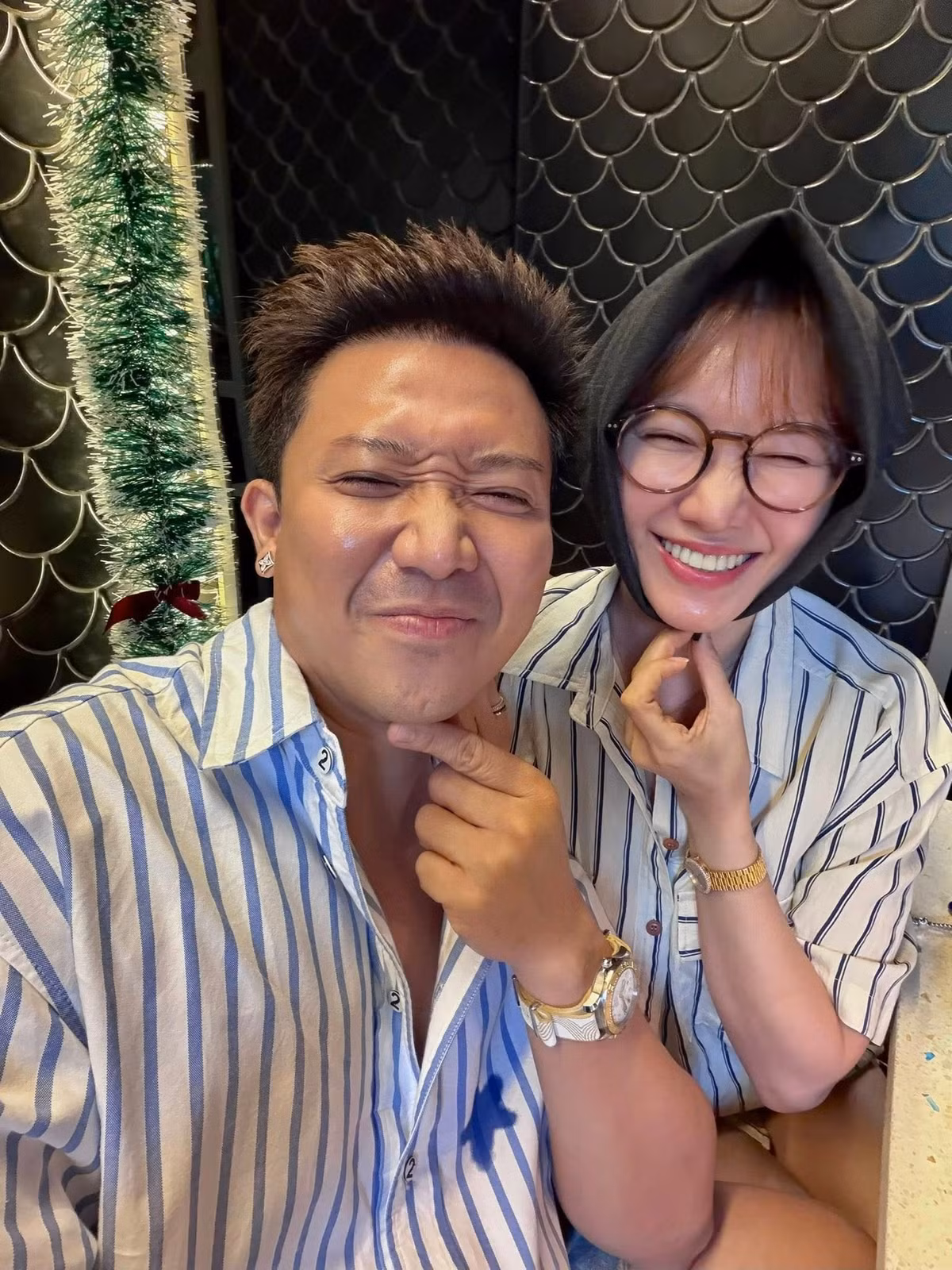 Như thường lệ, nam MC gửi đến vợ những lời nhắn nhủ đầy yêu thương, thể hiện sự biết ơn và trân trọng người bạn đời đã sát cánh cùng anh suốt chặng đường dài.