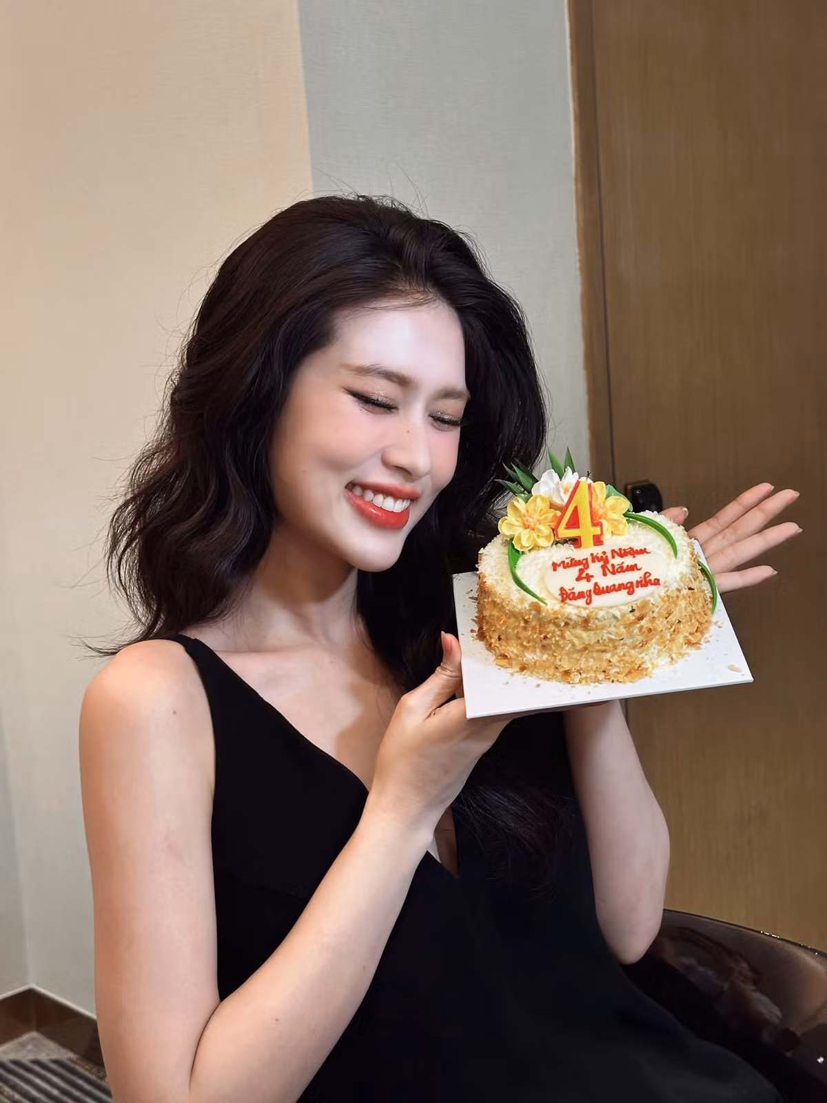 Đoàn Thiên Ân được công chúng biết đến rộng rãi sau khi đăng quang Hoa hậu Hòa bình Việt Nam vào tháng 10/2022. Chỉ khoảng hai tuần sau, cô đại diện Việt Nam tham dự Miss Grand International 2022 tại Indonesia và lọt Top 20. Thời điểm đó, người đẹp nhận nhiều ý kiến trái chiều về sắc vóc cũng như kỹ năng trình diễn. Ảnh: FB Đoàn Thiên Ân