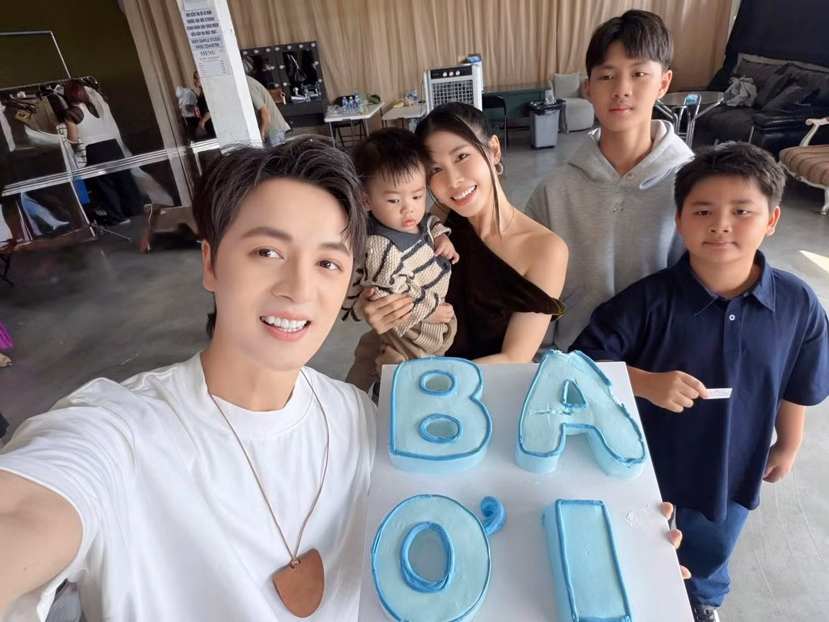 Ca sĩ Đăng Khôi đón sinh nhật ấm áp bên gia đình. Ảnh: FB Dang Khoi Nguyen