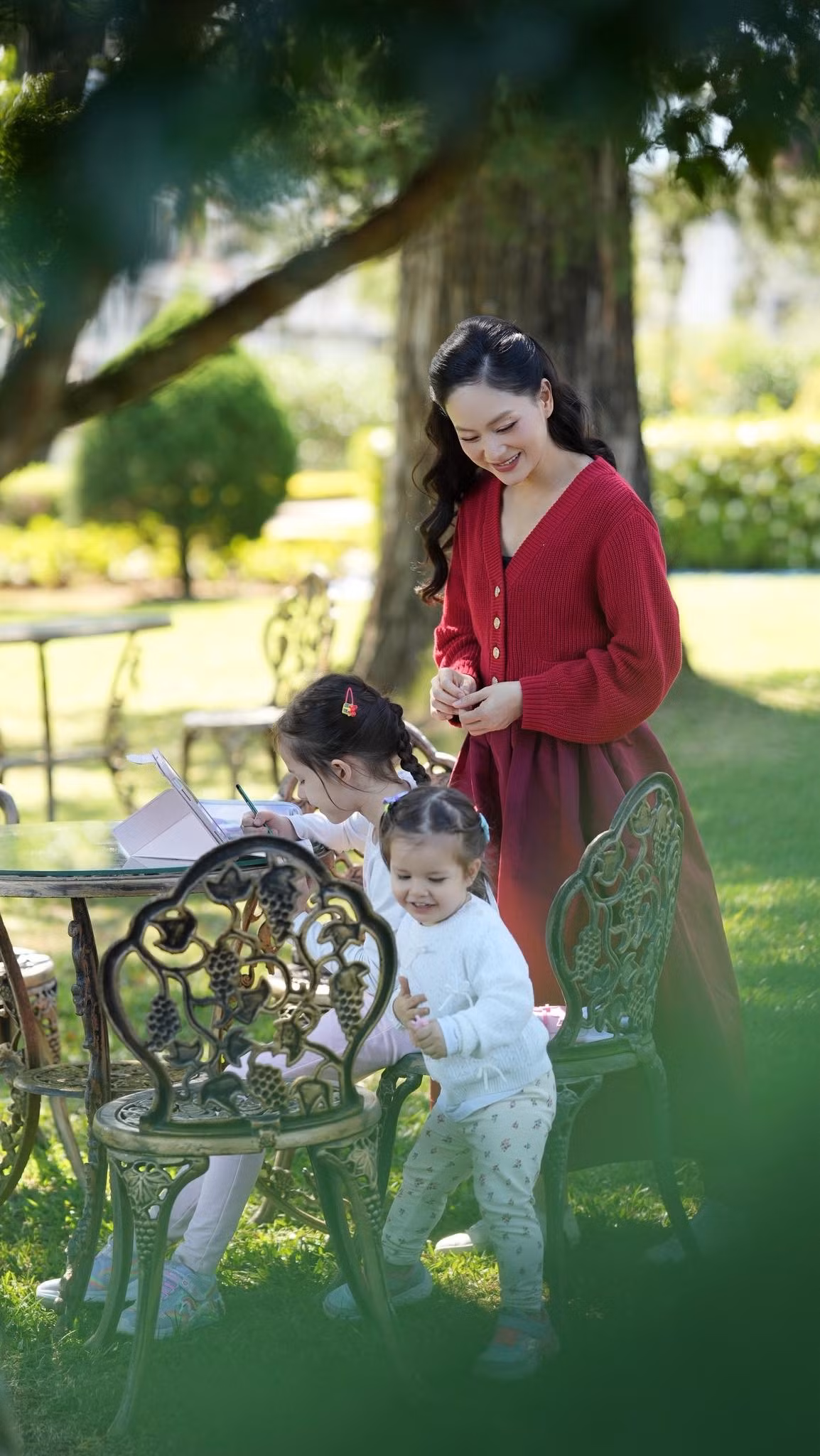 Nhan sắc của Lan Phương được nhiều khán giả nhận xét ngày càng rạng rỡ, trẻ trung hơn so với trước đây.