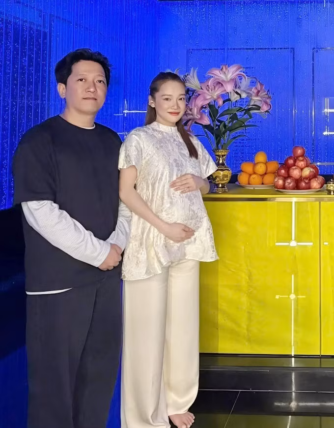 Nhã Phương cho biết cô tăng khoảng 11 kg. Ông xã Trường Giang thích có đông con, bản thân cô cũng không phải là người ngại sinh, vì vậy chuyện con cái gia đình cô luôn để tùy duyên và luôn sẵn sàng có thêm thành viên mới.