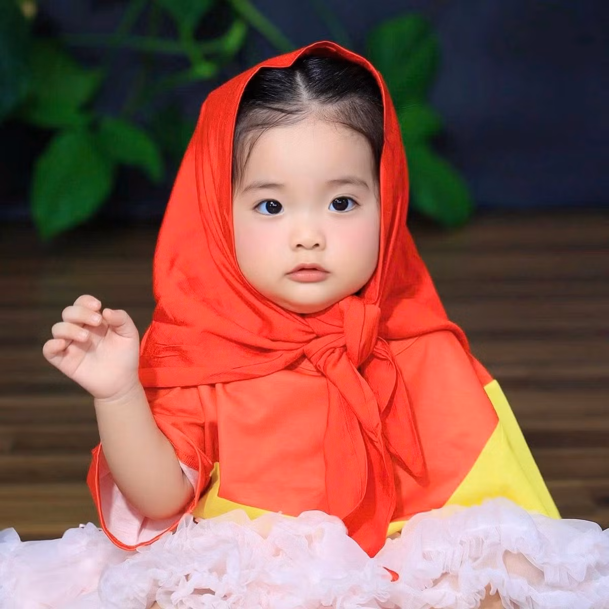Không chỉ xinh xắn, đáng yêu, theo tiết lộ từ Khánh Thi, Lisa còn sớm bộc lộ năng khiếu khiêu vũ, hứa hẹn là “con nhà nòi” đúng nghĩa.