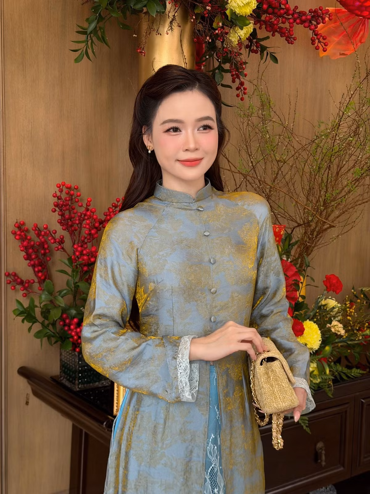 Diễn viên Sam cho biết cô "giữ chuỗi mỗi mùng 1 bộ áo dài". Ảnh: FB Sam