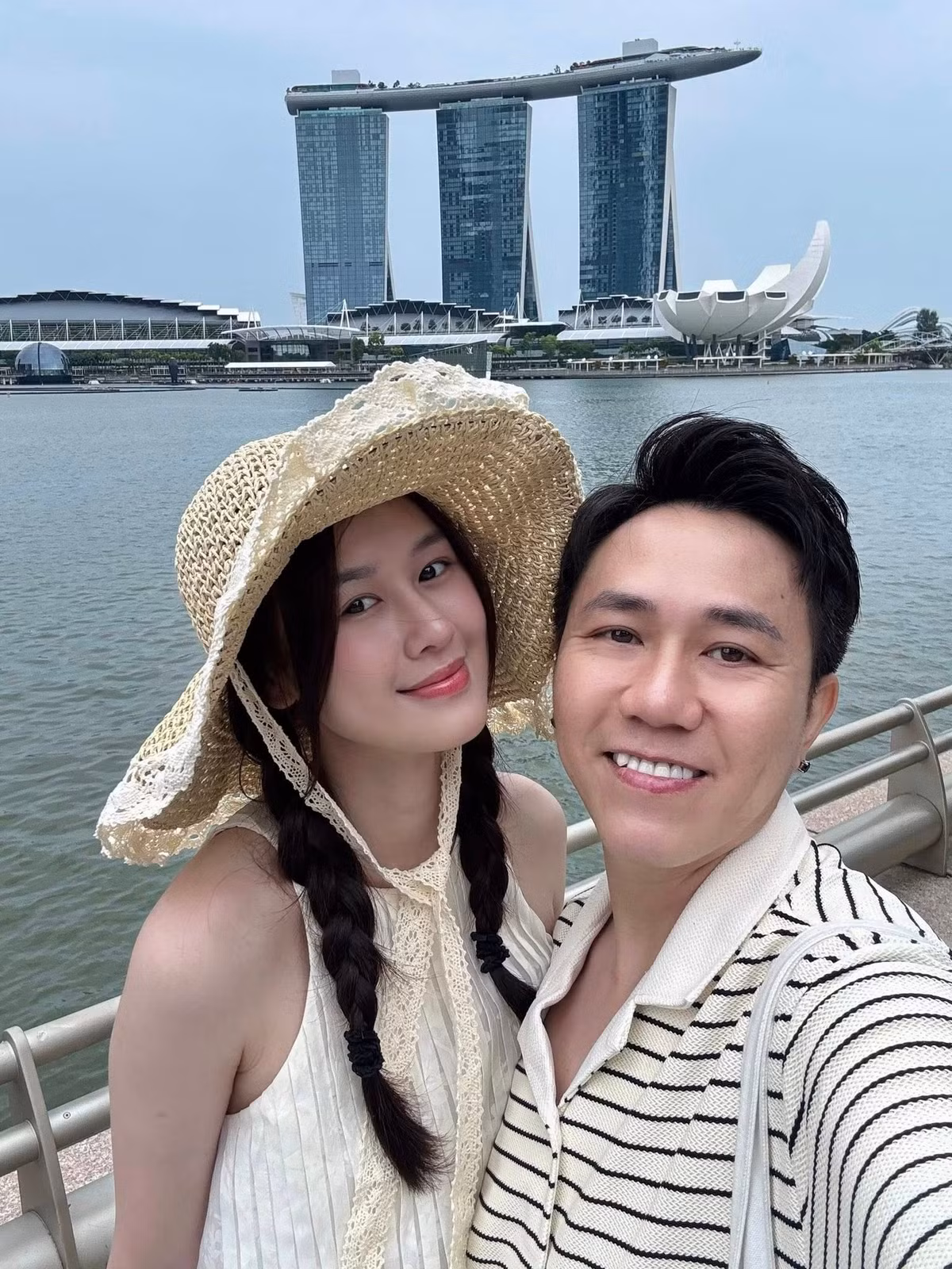 Cô sở hữu gương mặt ưa nhìn với nét đẹp tự nhiên, hài hòa.