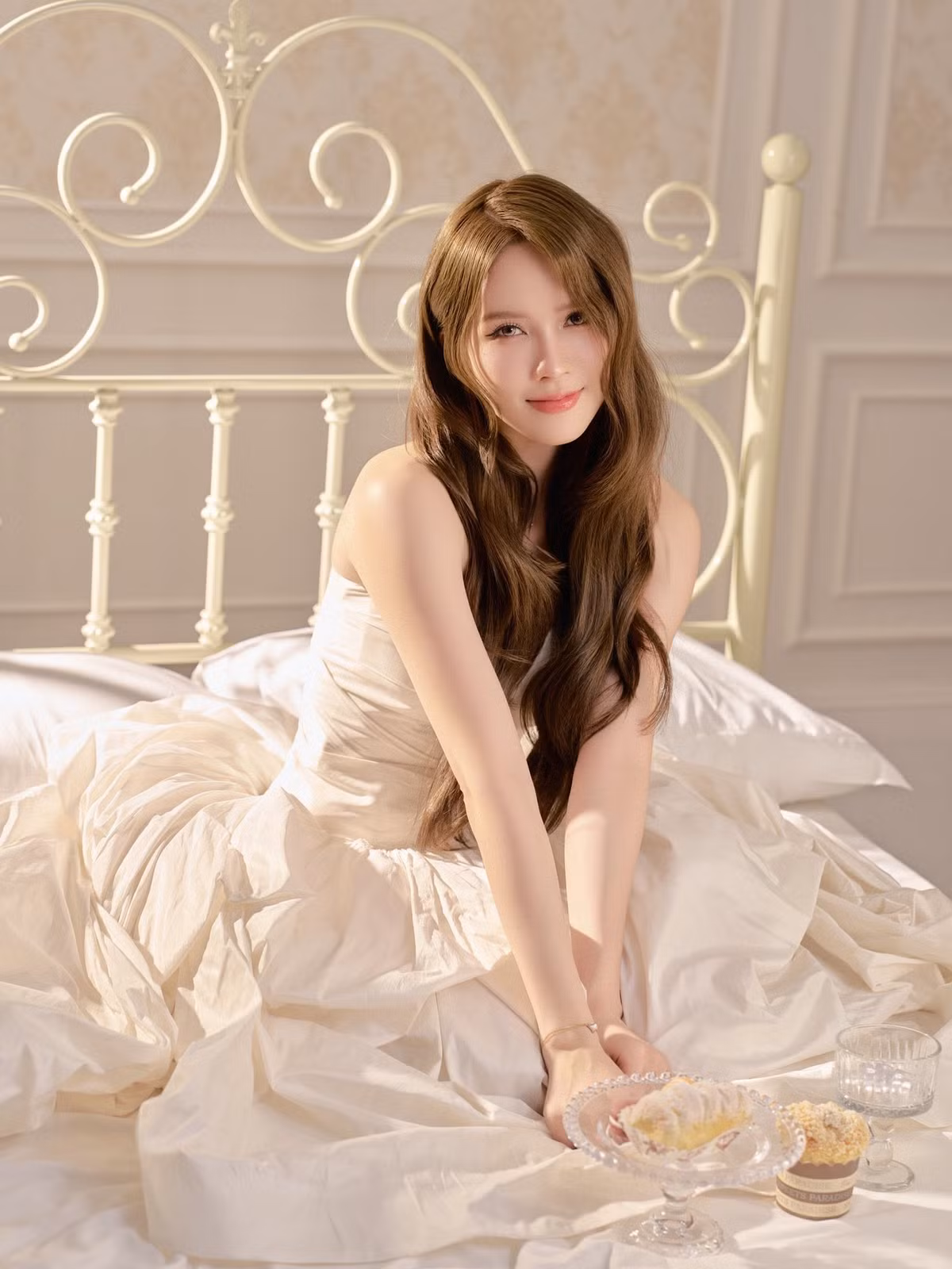 Thiều Bảo Trâm là một trong những nữ ca sĩ nhận được nhiều sự chú ý nhờ ngoại hình nổi bật và phong cách thời trang cuốn hút. Bước sang tuổi 32, mỹ nhân sinh năm 1994 vẫn duy trì hình ảnh trẻ trung, hiện đại. Mỗi lần xuất hiện, cô đều dễ dàng trở thành tâm điểm bàn luận trên mạng xã hội. Ảnh: FB Thiều Bảo Trâm