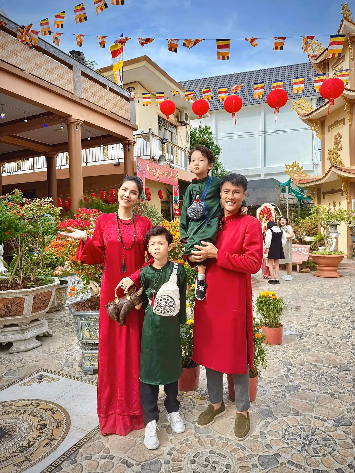 Cặp đôi hiện có hai cậu con trai đáng yêu là bé Tỏi và bé Dưa Hấu.