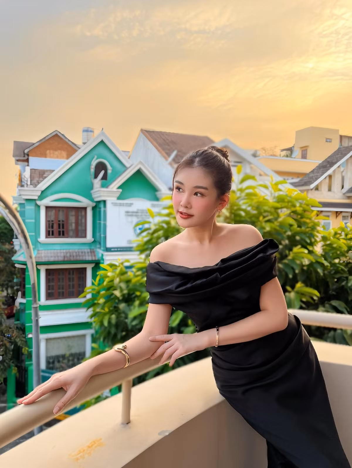 Hiện tại, Hoa hậu Ngân Anh không đặt nặng vấn đề trở lại showbiz. Ảnh: FB Lê Âu Ngân Anh