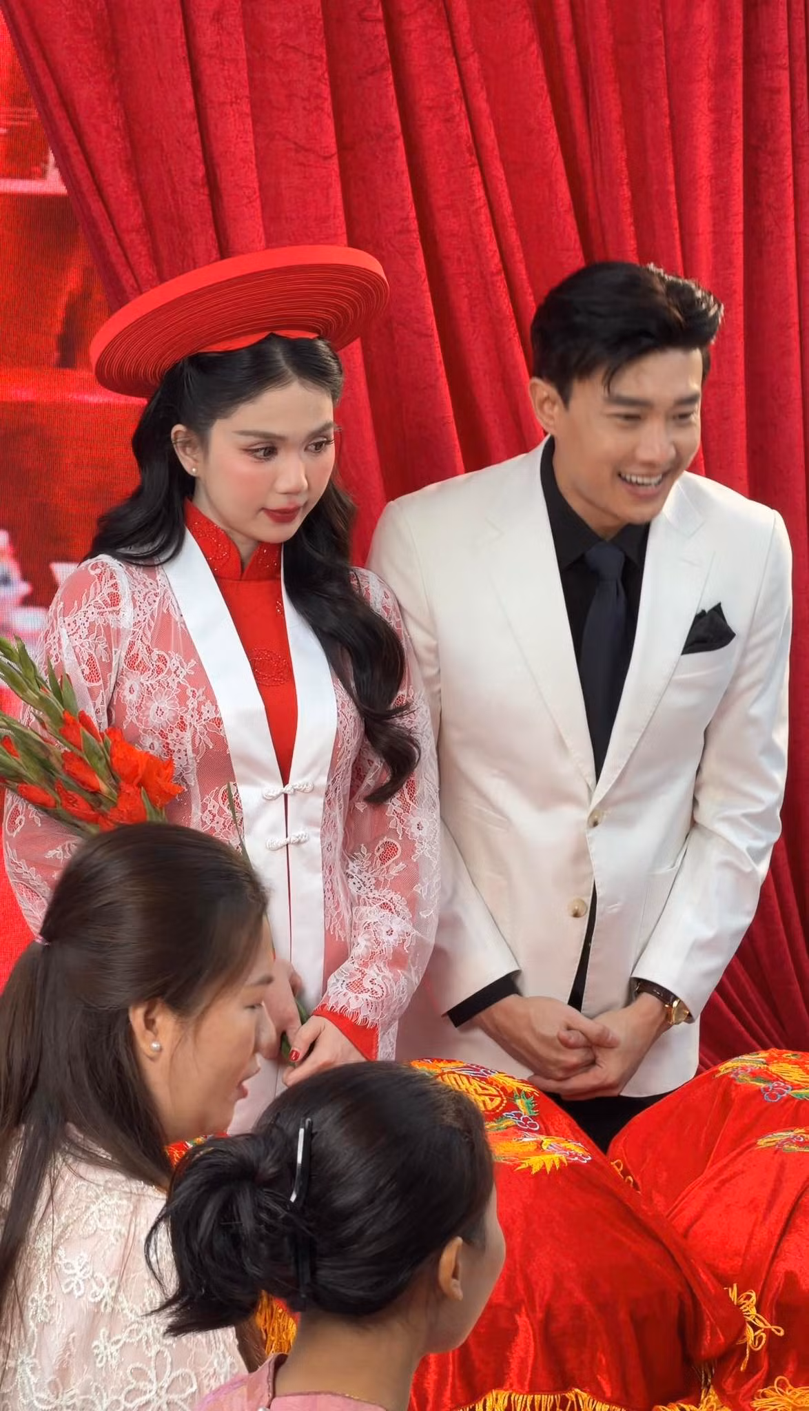 Thời gian gần đây, Quốc Trường liên tục được nhắc đến trên mạng xã hội khi vướng nghi vấn hẹn hò với Ngọc Trinh. Dù chưa từng lên tiếng xác nhận, nhưng những tương tác và sự xuất hiện chung của cả hai khiến người hâm mộ không khỏi tò mò.