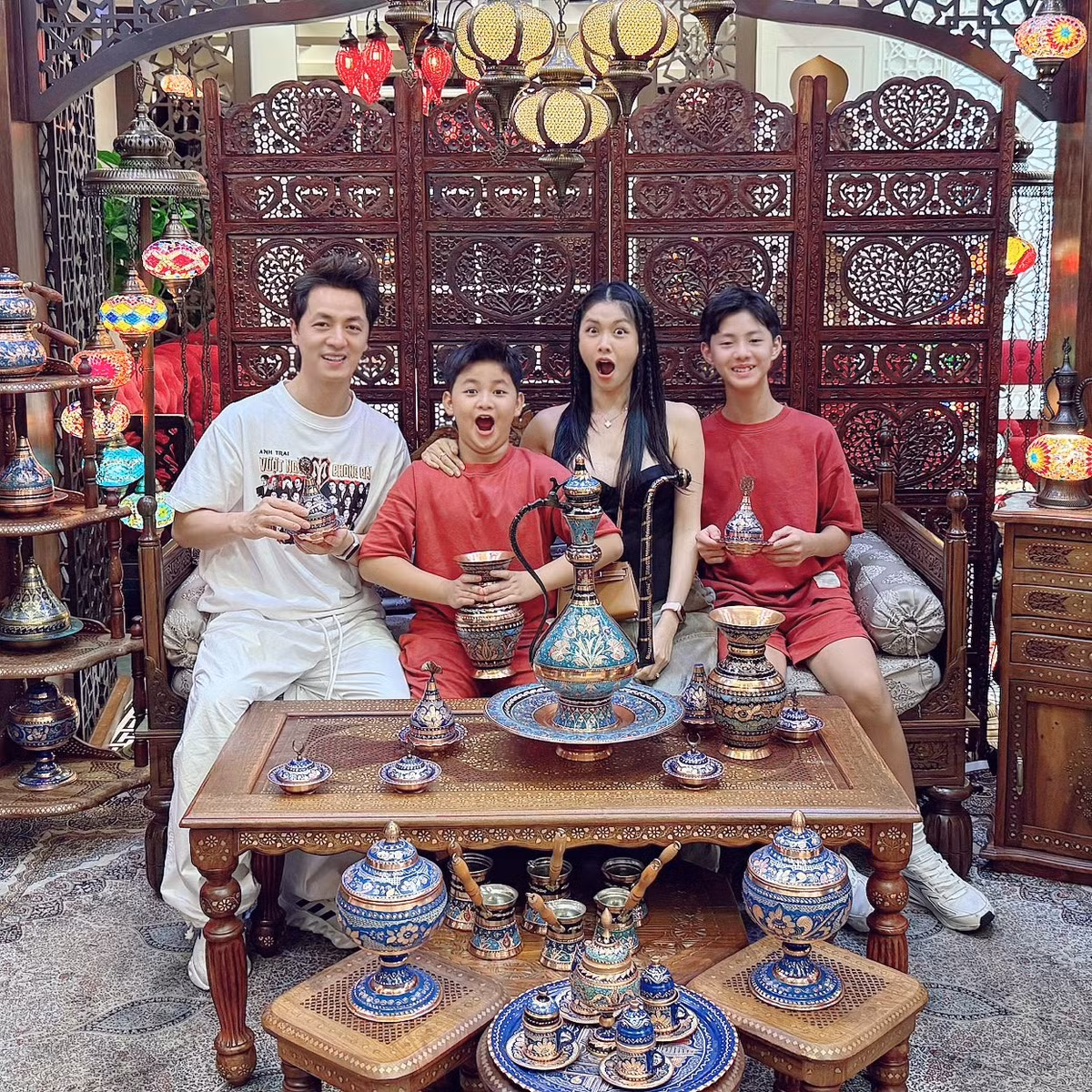 Gia đình ca sĩ Đăng Khôi tận hưởng kỳ nghỉ tại Malaysia. Ảnh: FB Dang Khoi Nguyen