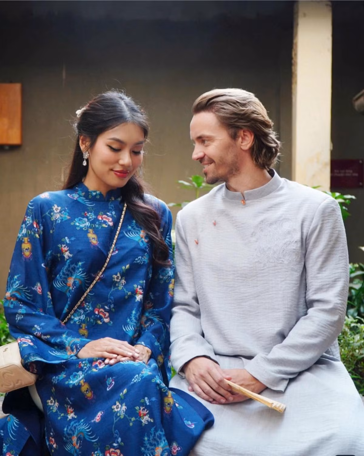 Trên nền tảng mạng xã hội Instagram, nam doanh nhân có gần 1,5 nghìn người theo dõi, thường xuyên chia sẻ về các chuyến đi du lịch, dự án, công việc,... Anh chuyển đến Việt Nam sống từ năm 2014, song cũng thường xuyên di chuyển giữa nhiều quốc gia vì tính chất công việc.