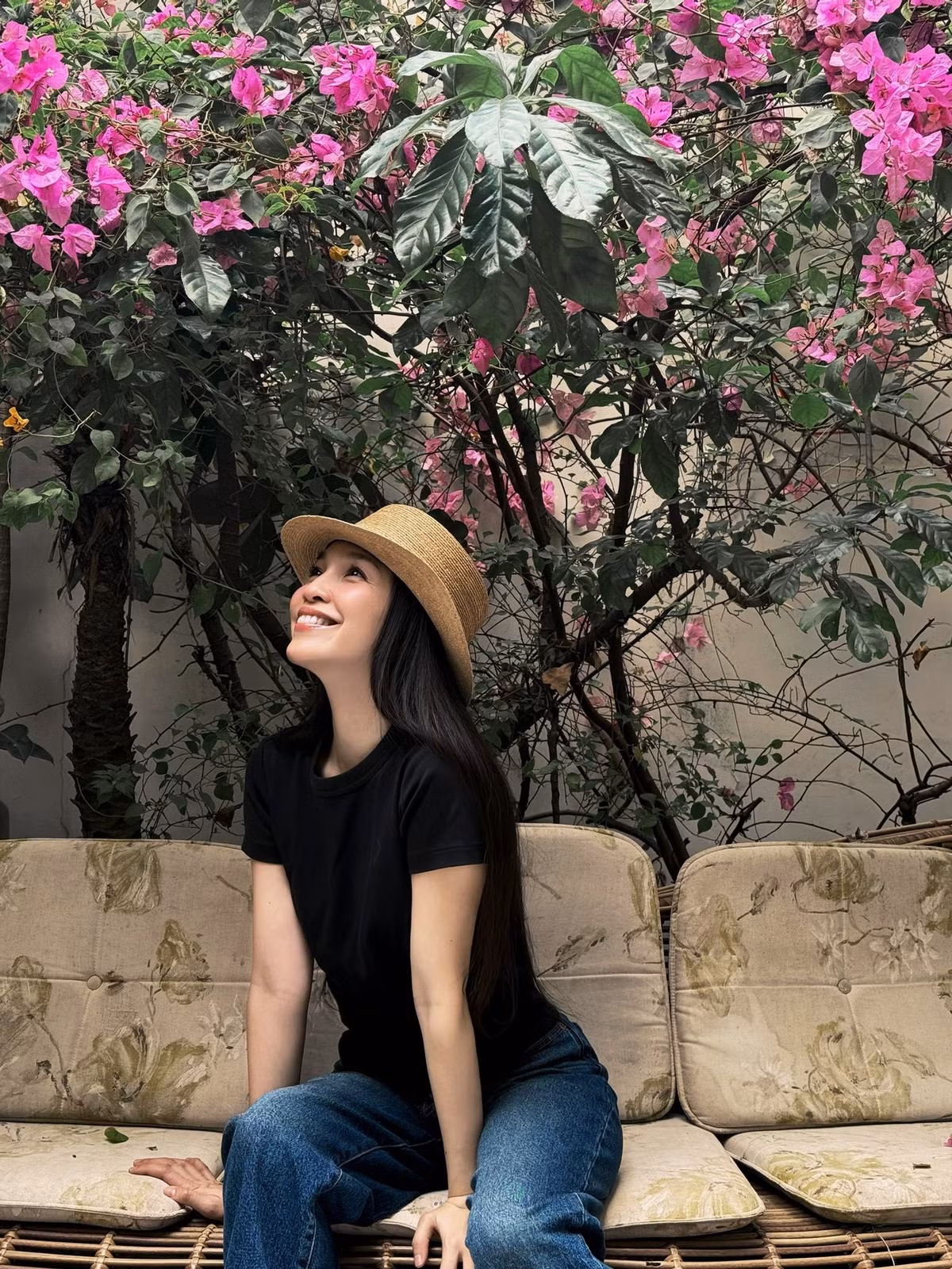 Mới đây, Hiền Thục đăng tải loạt hình ảnh ghi lại những khoảnh khắc giản dị trong cuộc sống thường ngày.