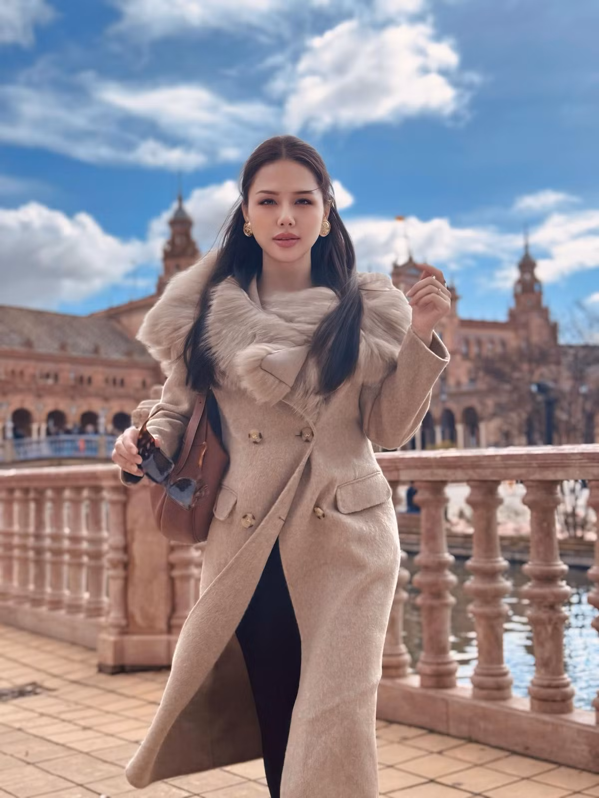 Cô thường xuyên chia sẻ những khoảnh khắc đời thường sang chảnh, những chuyến du lịch xa hoa đến các địa điểm nổi tiếng trên thế giới. Ảnh: FB Phương Anh Lê