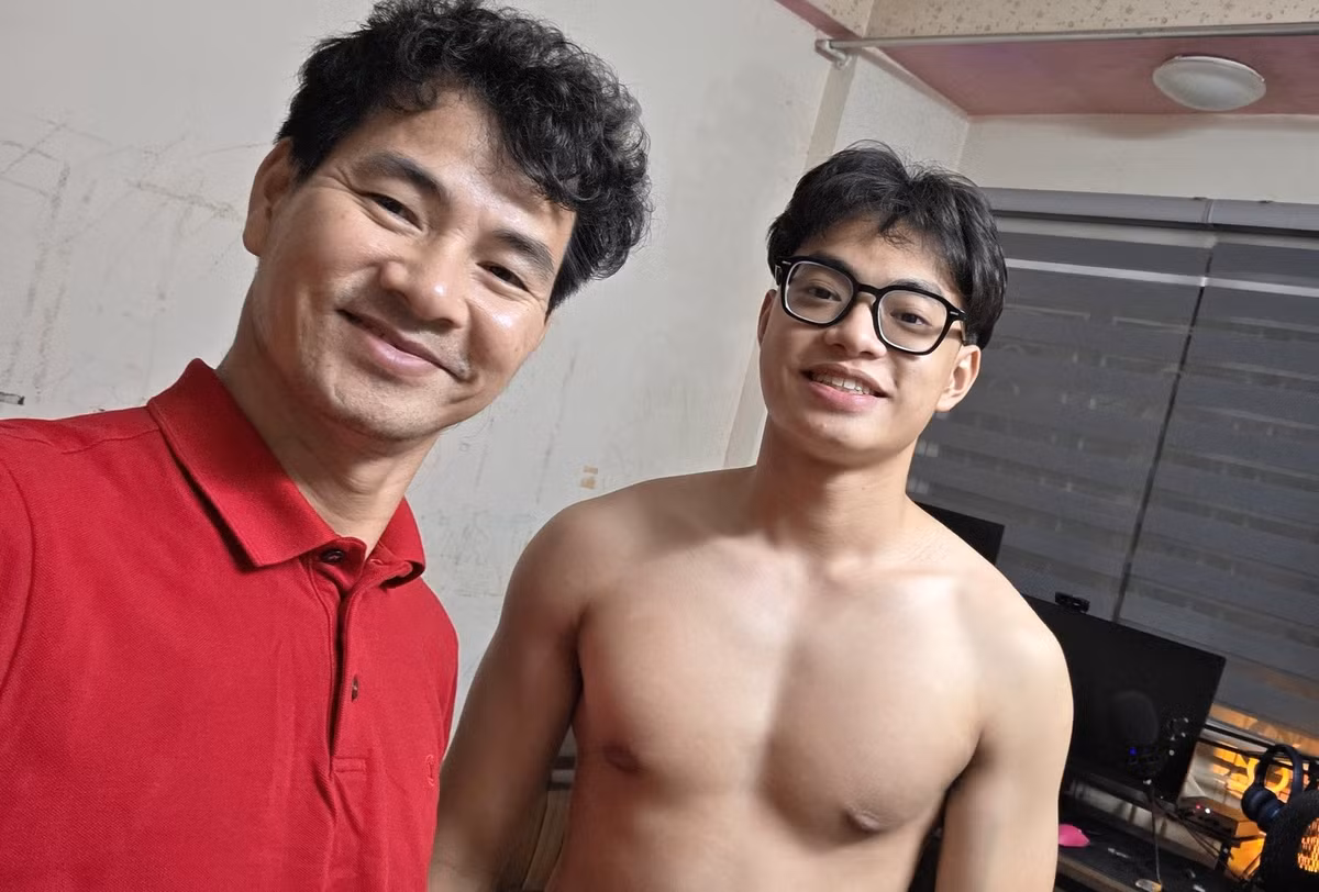 Cục trưởng Xuân Bắc khoe body gây mê của cậu cả. Ảnh: FB Nguyễn Xuân Bắc