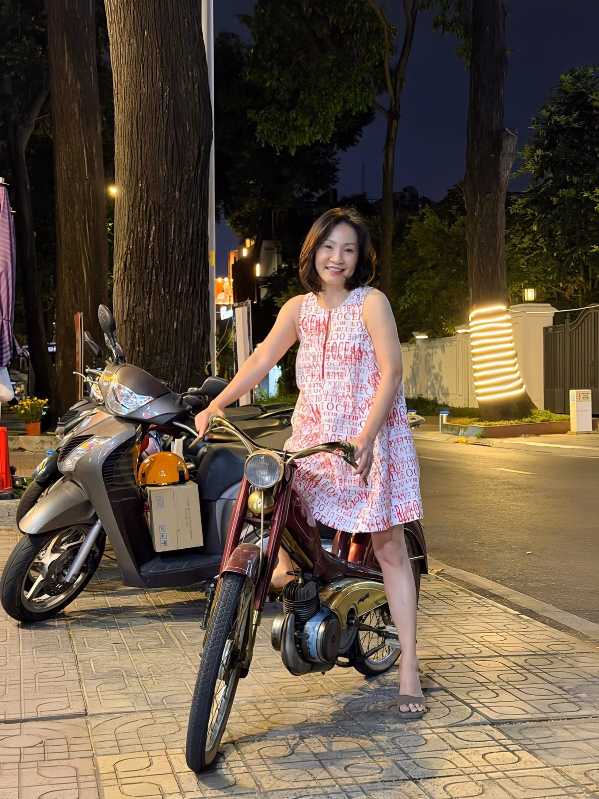 Từng là cặp đôi nghệ sĩ được yêu mến suốt nhiều năm, Hồng Đào và Quang Minh khiến không ít khán giả tiếc nuối khi công khai chuyện chia tay. Sau ly hôn, mỗi người lựa chọn một hướng đi riêng.