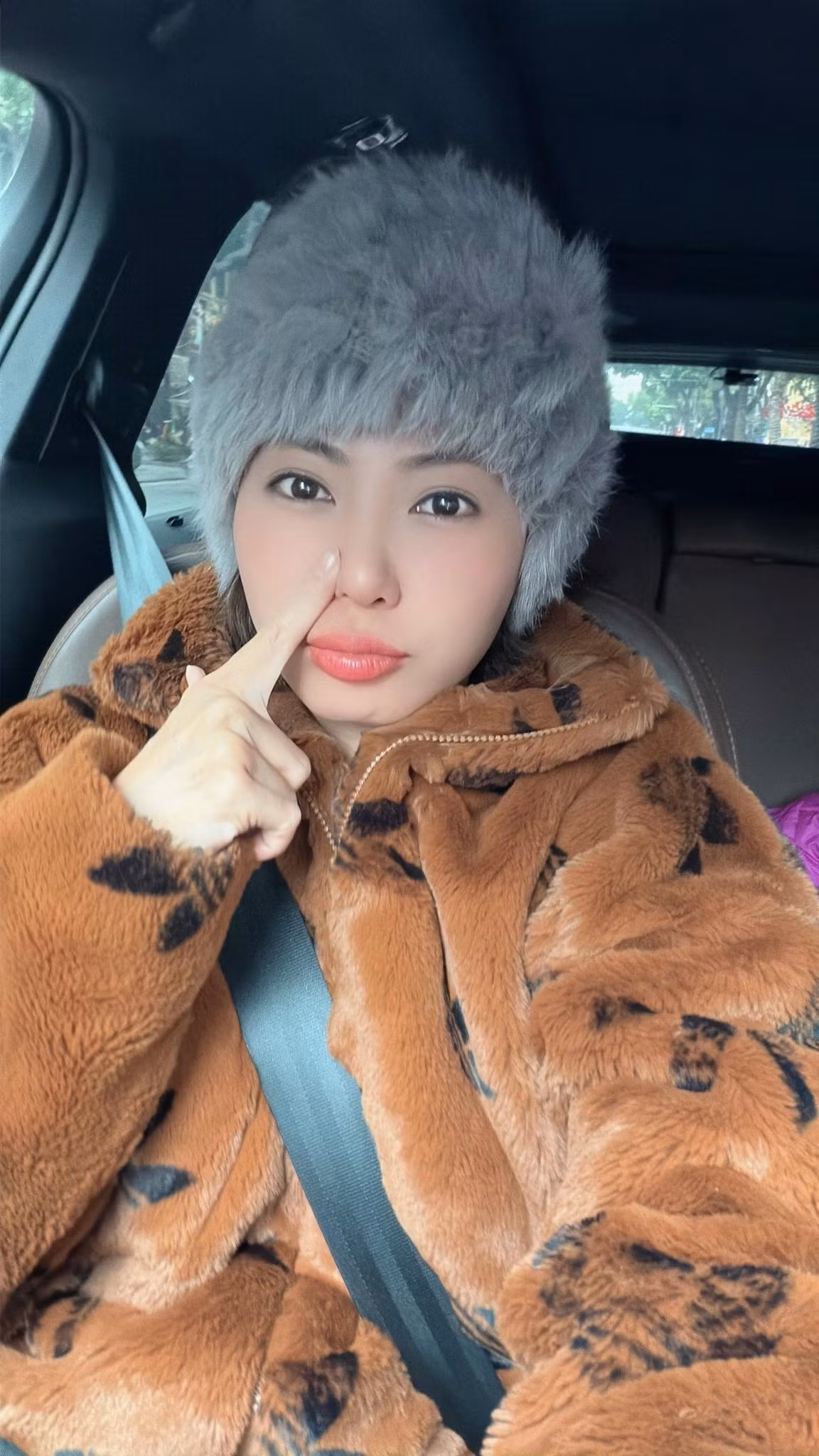 Diễn viên Thanh Hương mặc ấm áp, biểu cảm đáng yêu. Ảnh: FB Nguyen Thanh Huong