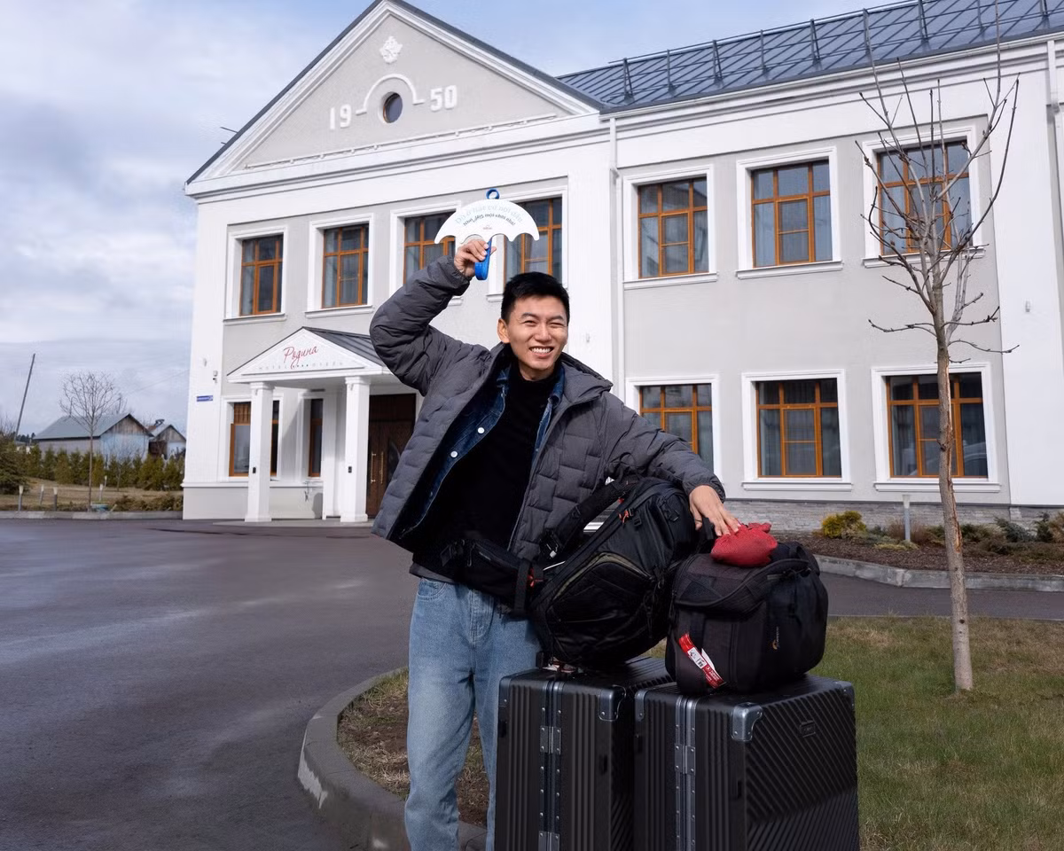 Doanh thu quảng cáo chỉ là một phần trong nguồn thu của nam YouTuber. Với độ phủ sóng lớn, anh còn có thể kiếm thêm thu nhập từ việc hợp tác quảng bá thương hiệu, lồng ghép sản phẩm hoặc điểm đến du lịch trong các video của mình.
