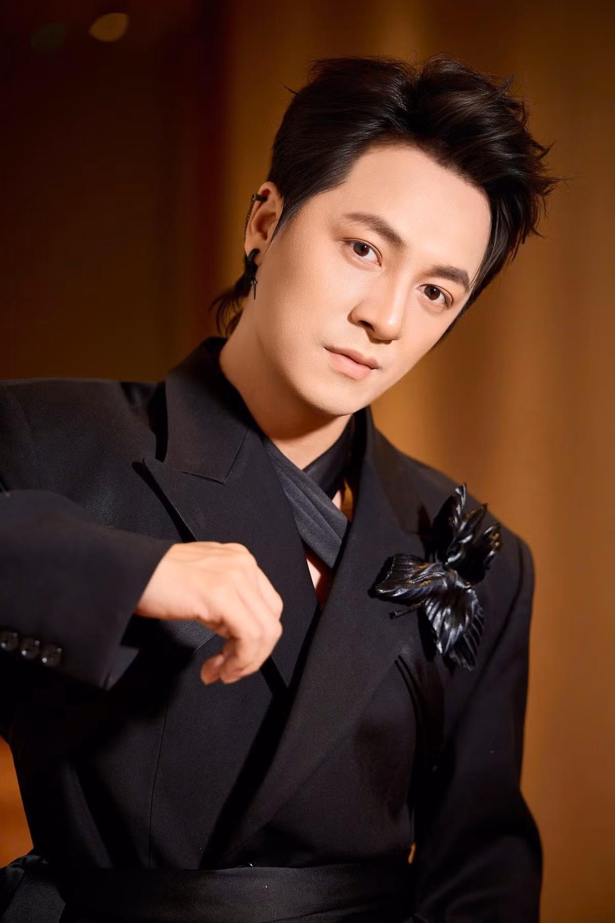 Trong hơn 20 năm hoạt động, nam ca sĩ đã phát hành hơn 10 album cùng nhiều ca khúc trở thành ký ức thanh xuân của thế hệ khán giả yêu nhạc Việt.