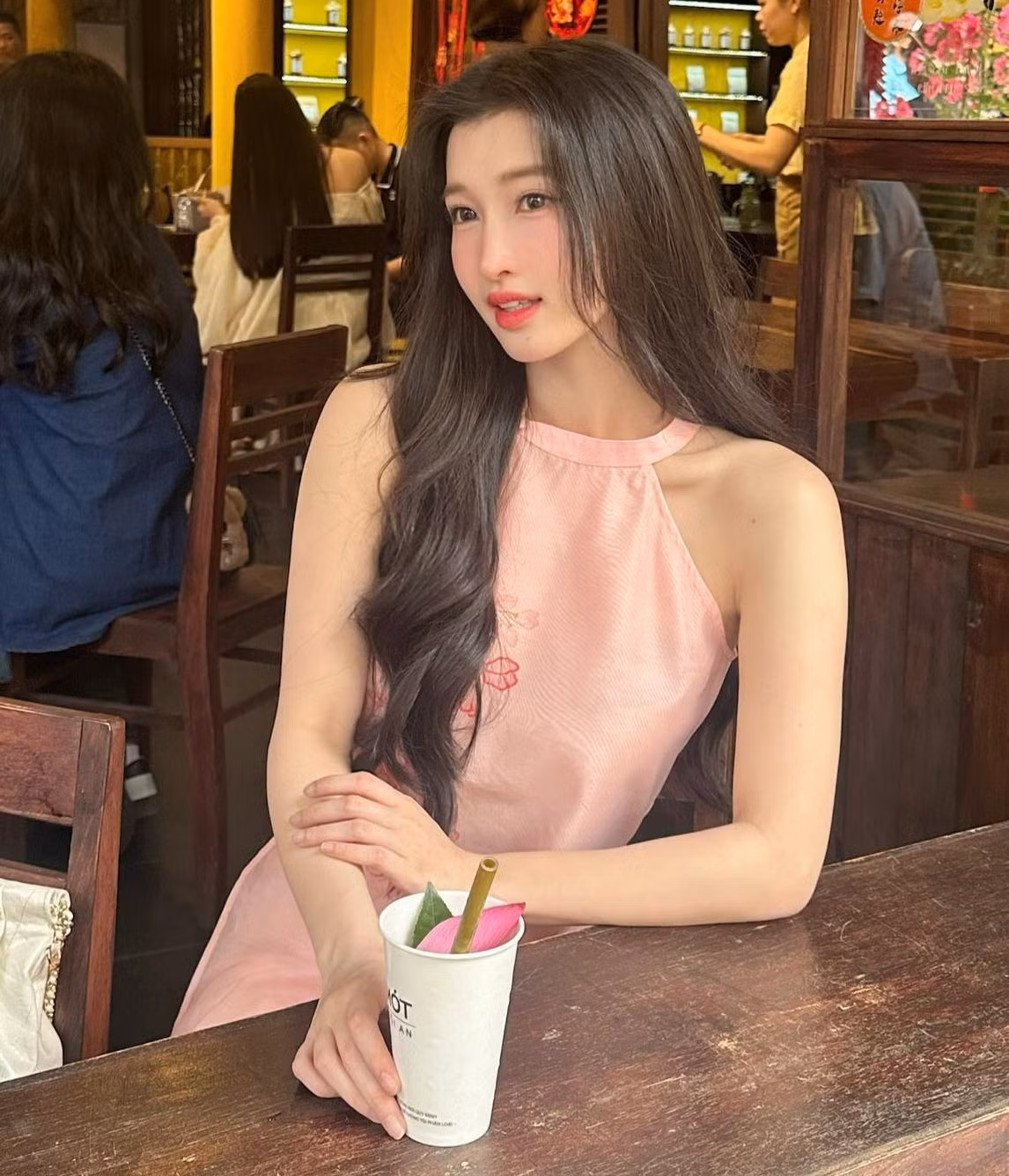 Dù hiện tại không còn xuất hiện trước công chúng, hình ảnh Á hậu Phương Nhi với visual “tiên tử” trong trẻo vẫn để lại dấu ấn sâu đậm trong lòng người hâm mộ.
